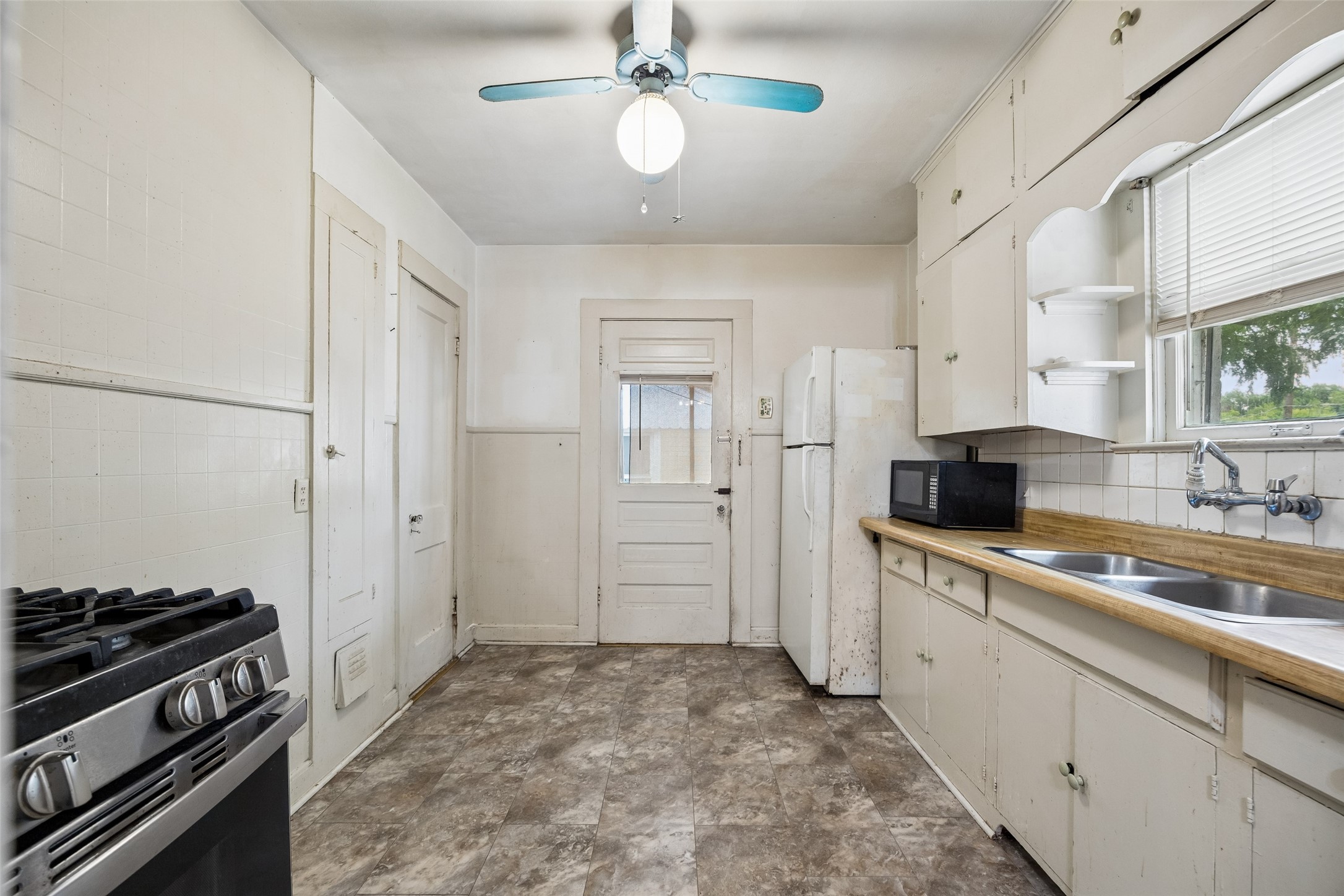 106 N Briscoe Boulevard