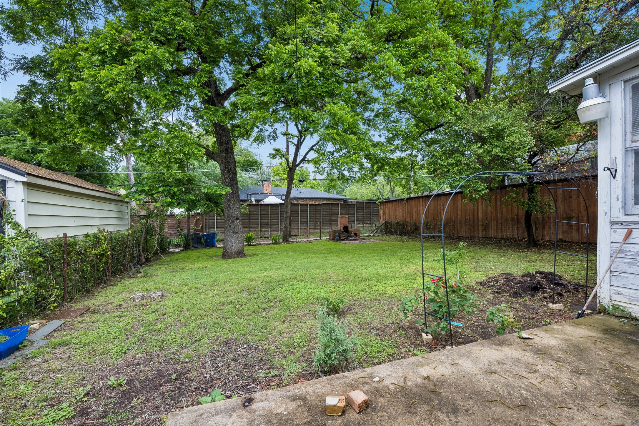 106 N Briscoe Boulevard