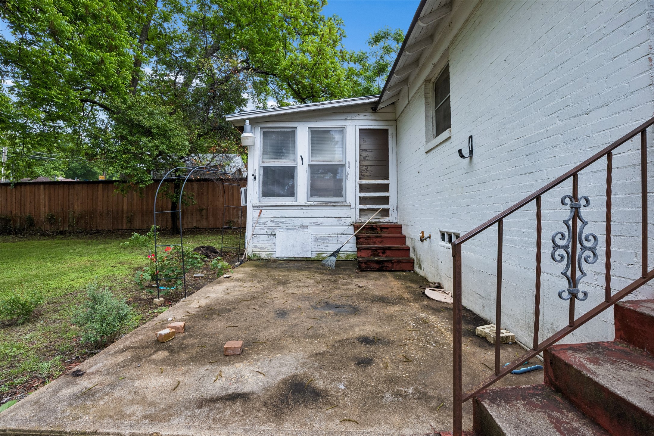 106 N Briscoe Boulevard