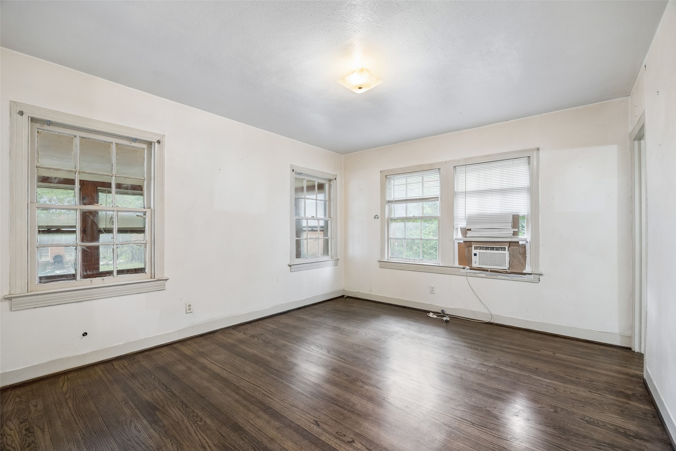 106 N Briscoe Boulevard