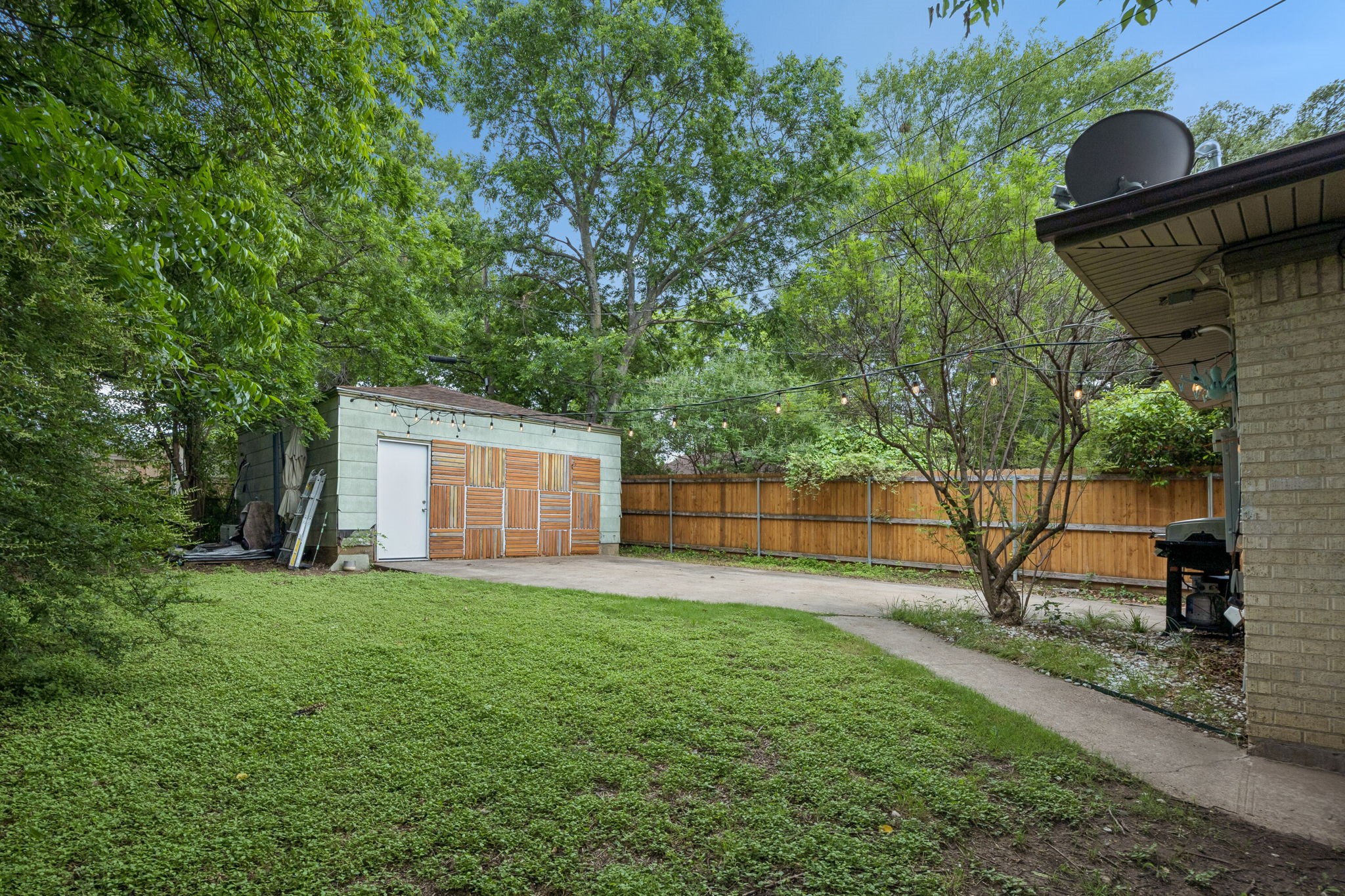 2006 Elmwood Boulevard