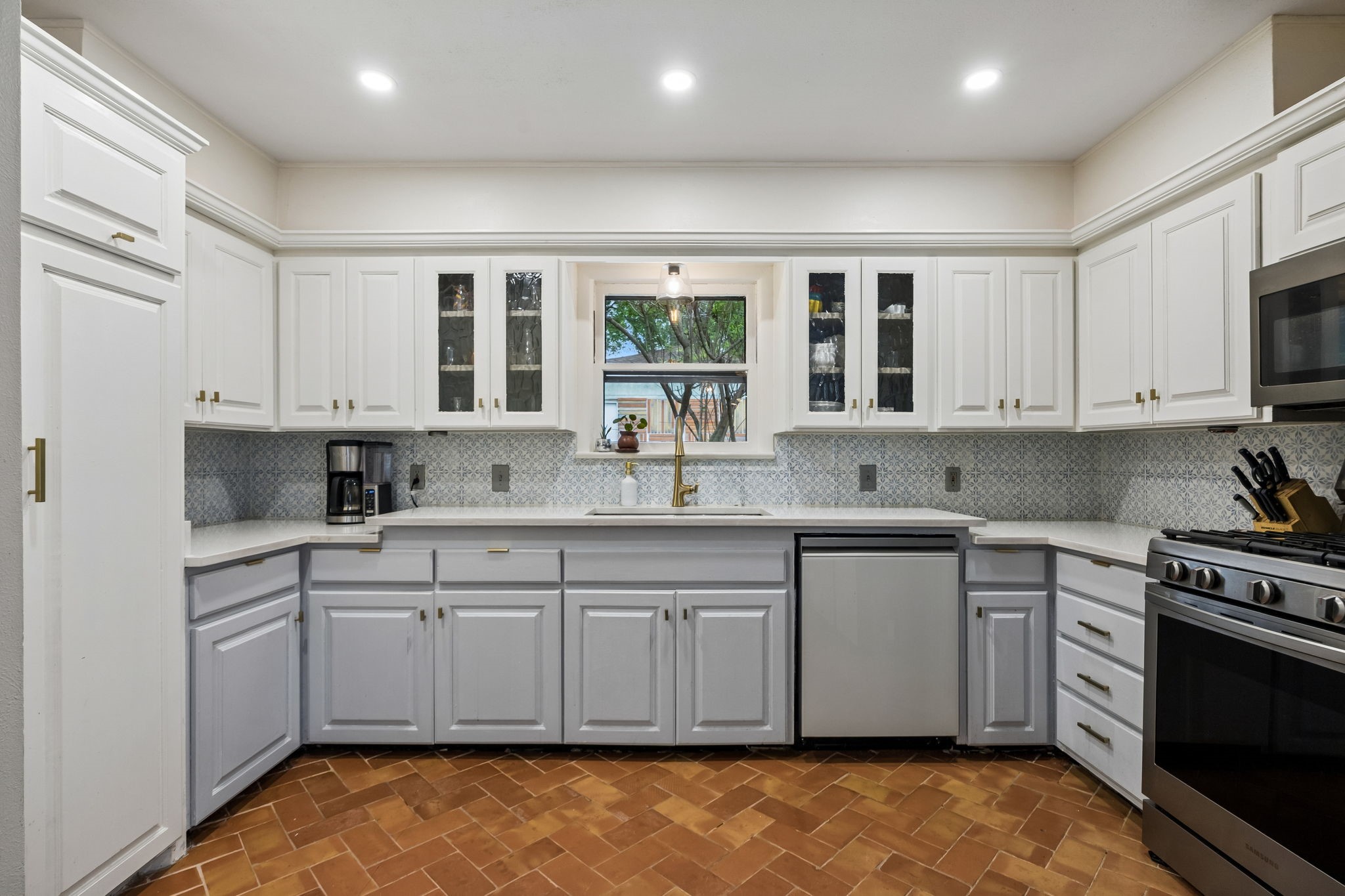 2006 Elmwood Boulevard