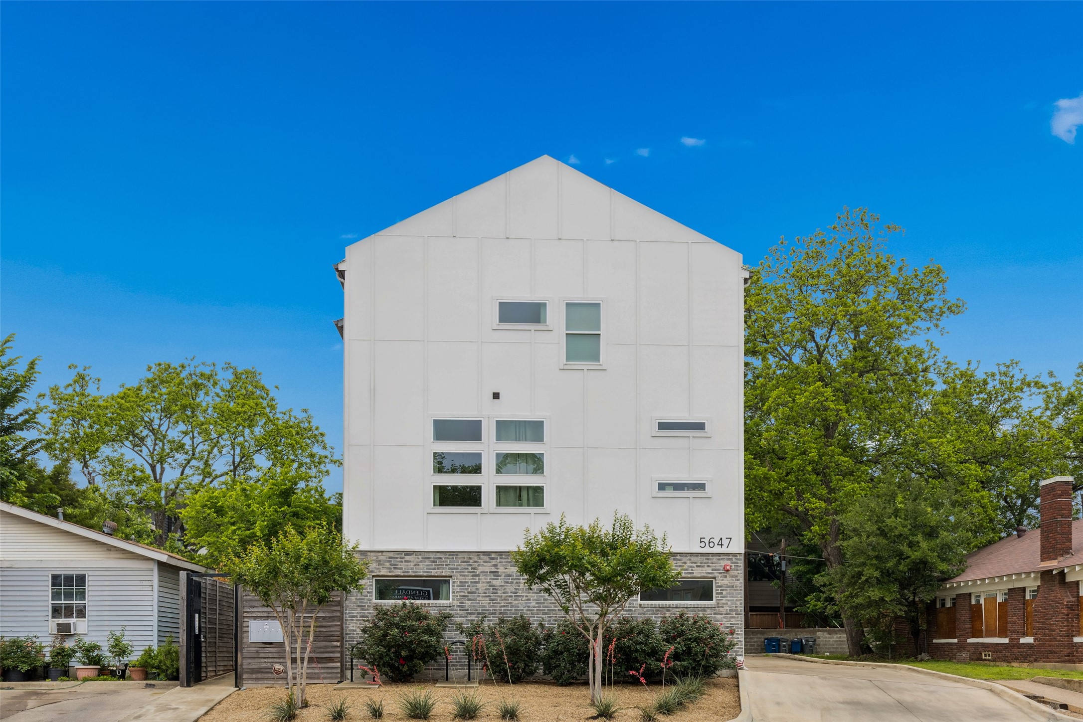 5647 Live Oak Street 104