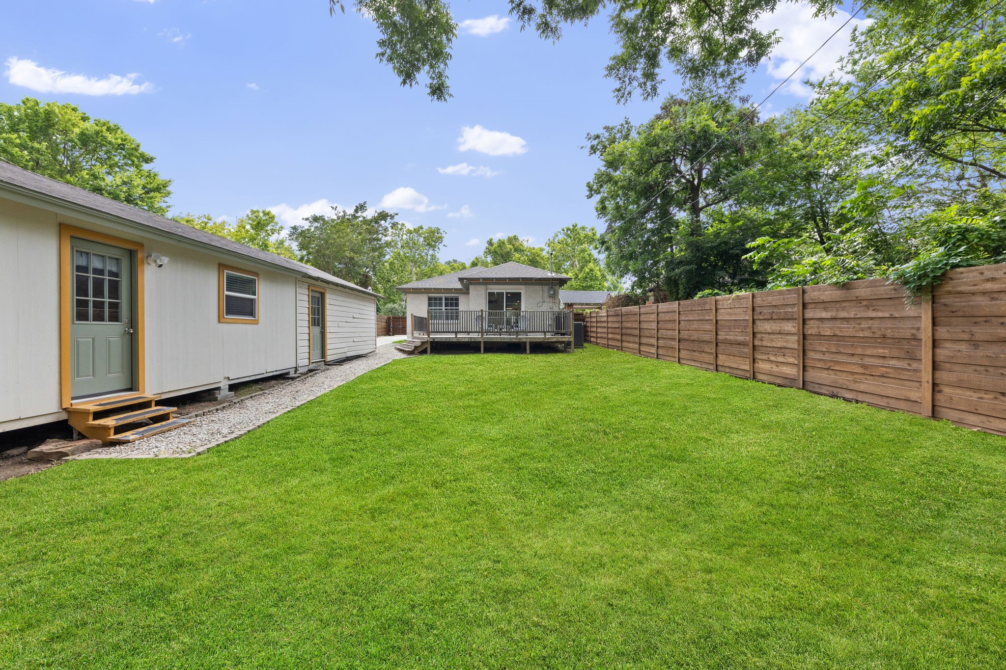 1116 S Montreal Avenue