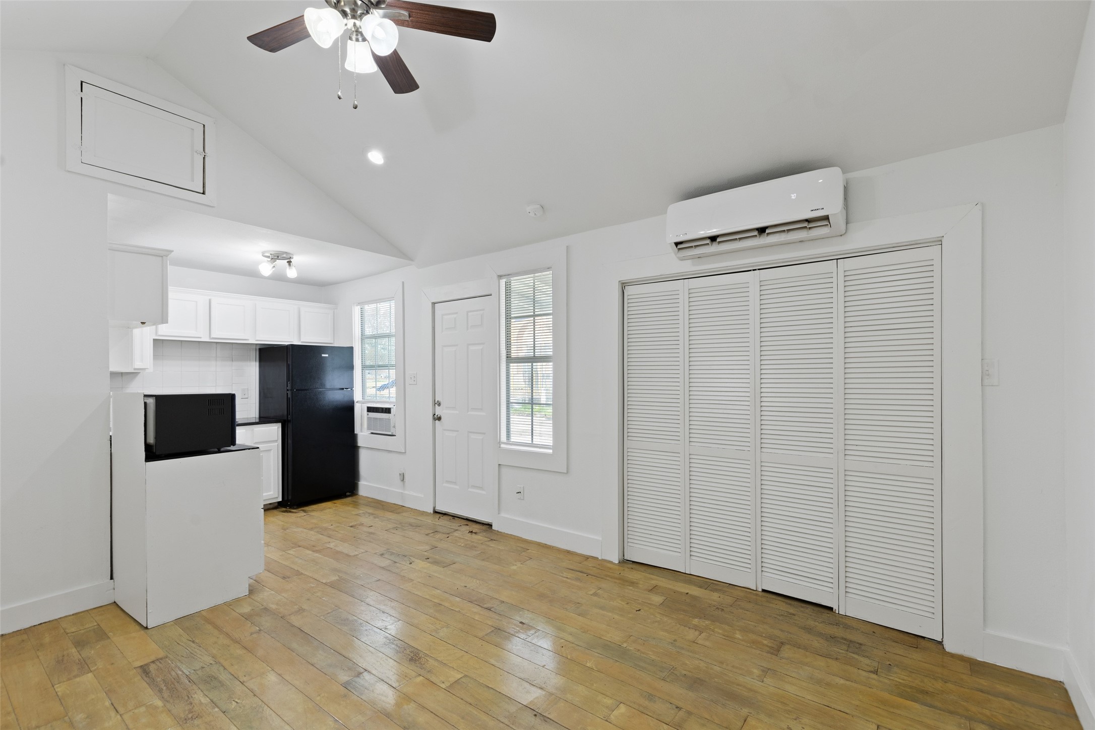820 W 10th Street