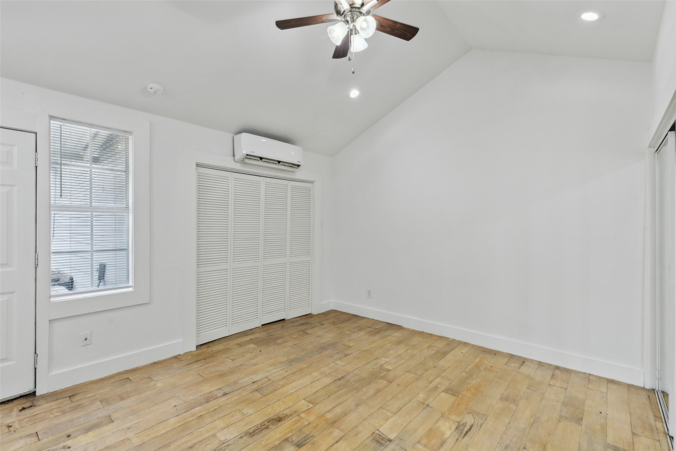 820 W 10th Street