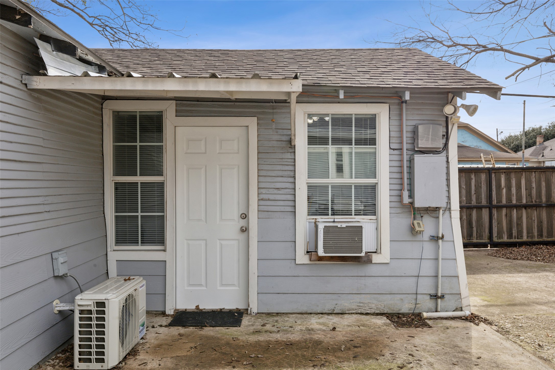 820 W 10th Street