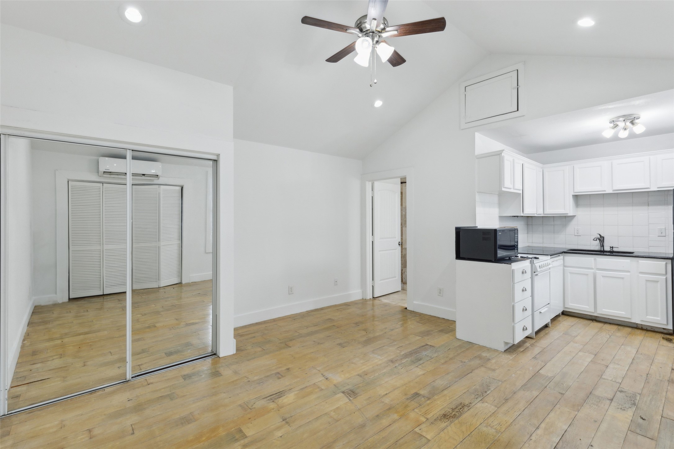 820 W 10th Street