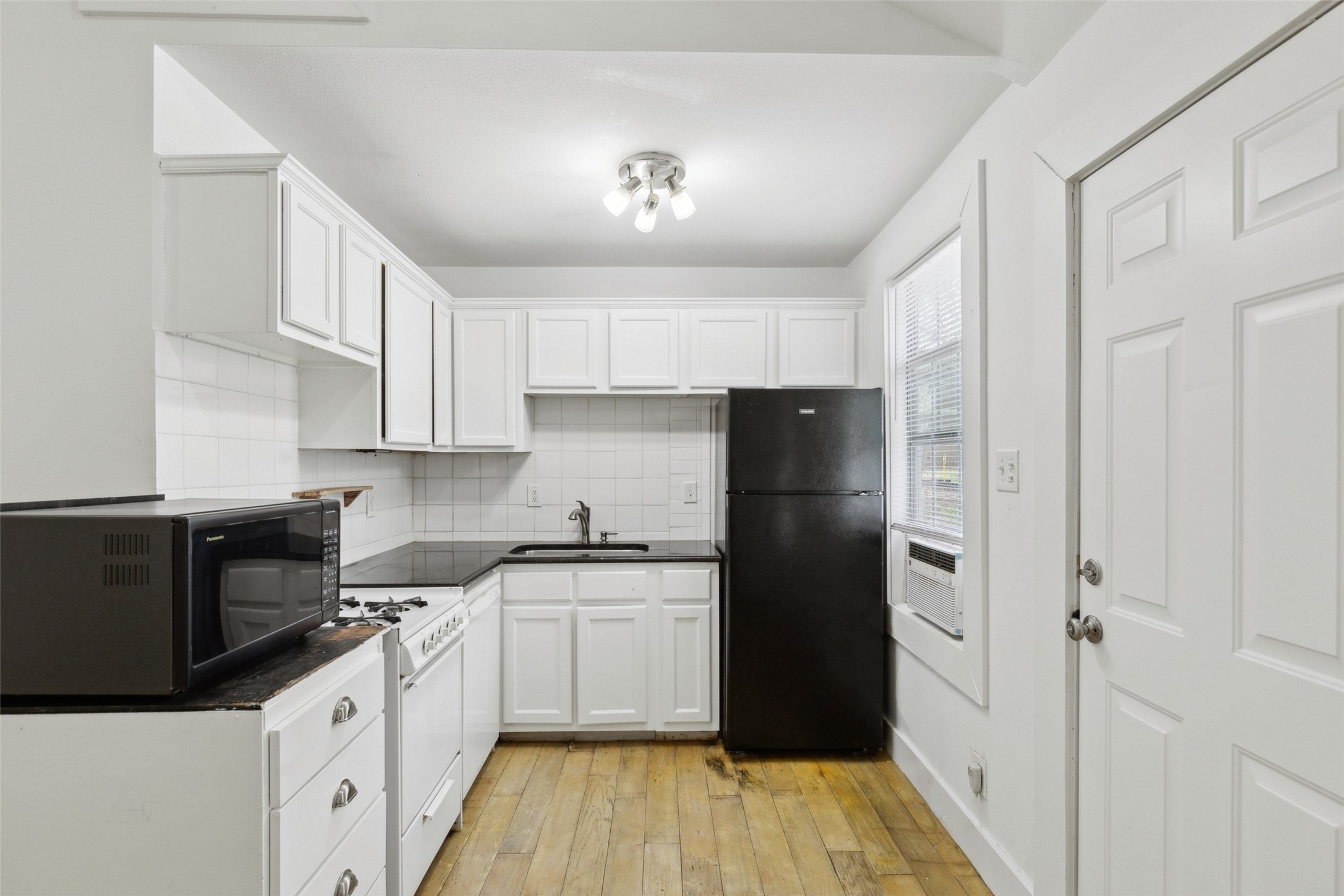 820 W 10th Street