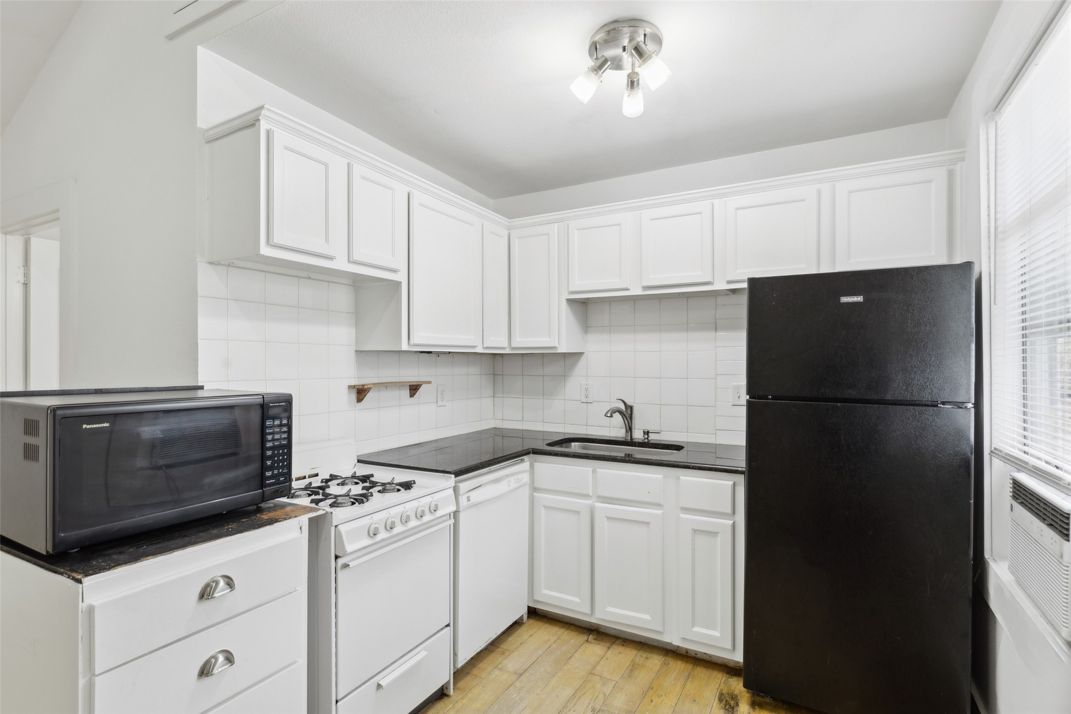 820 W 10th Street