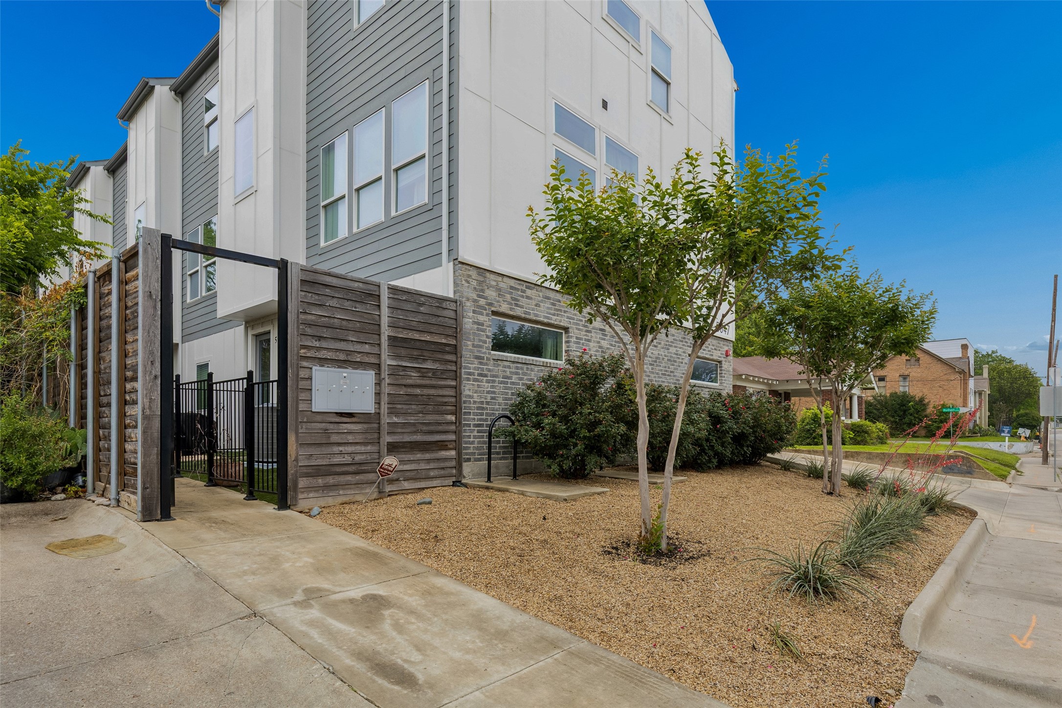 5647 Live Oak Street 101