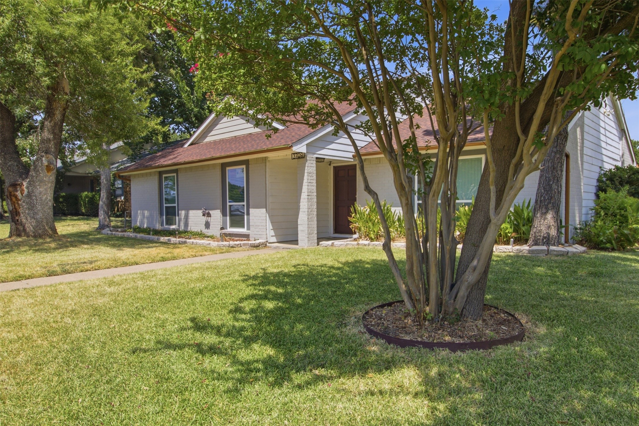 3709 Yaupon Drive