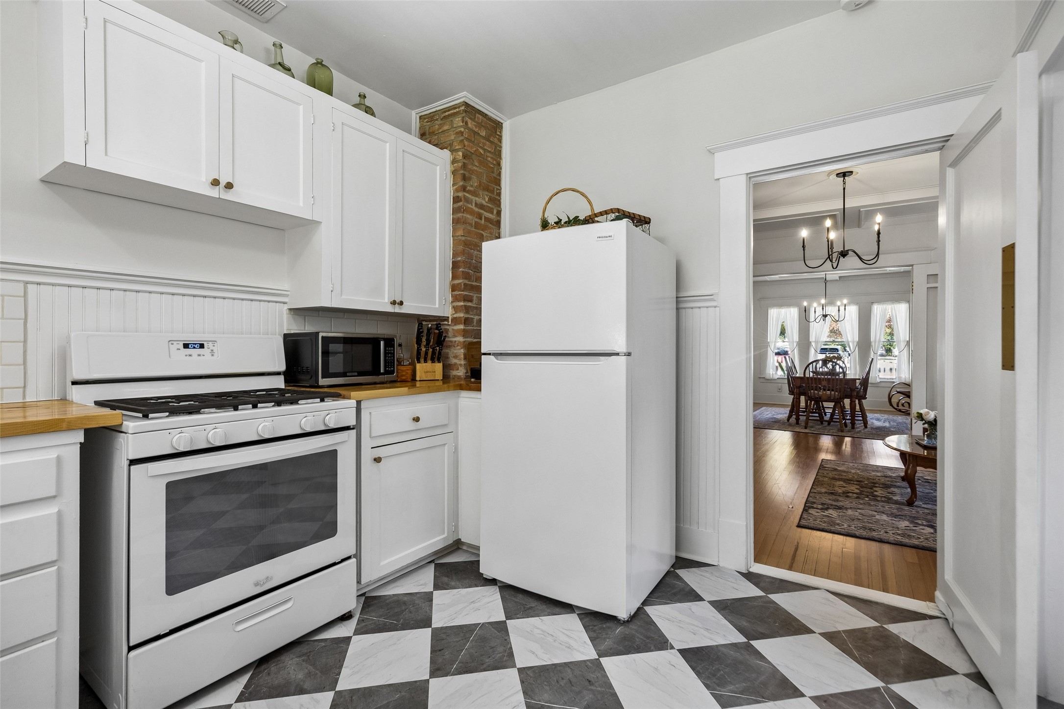 126 S Waverly Drive