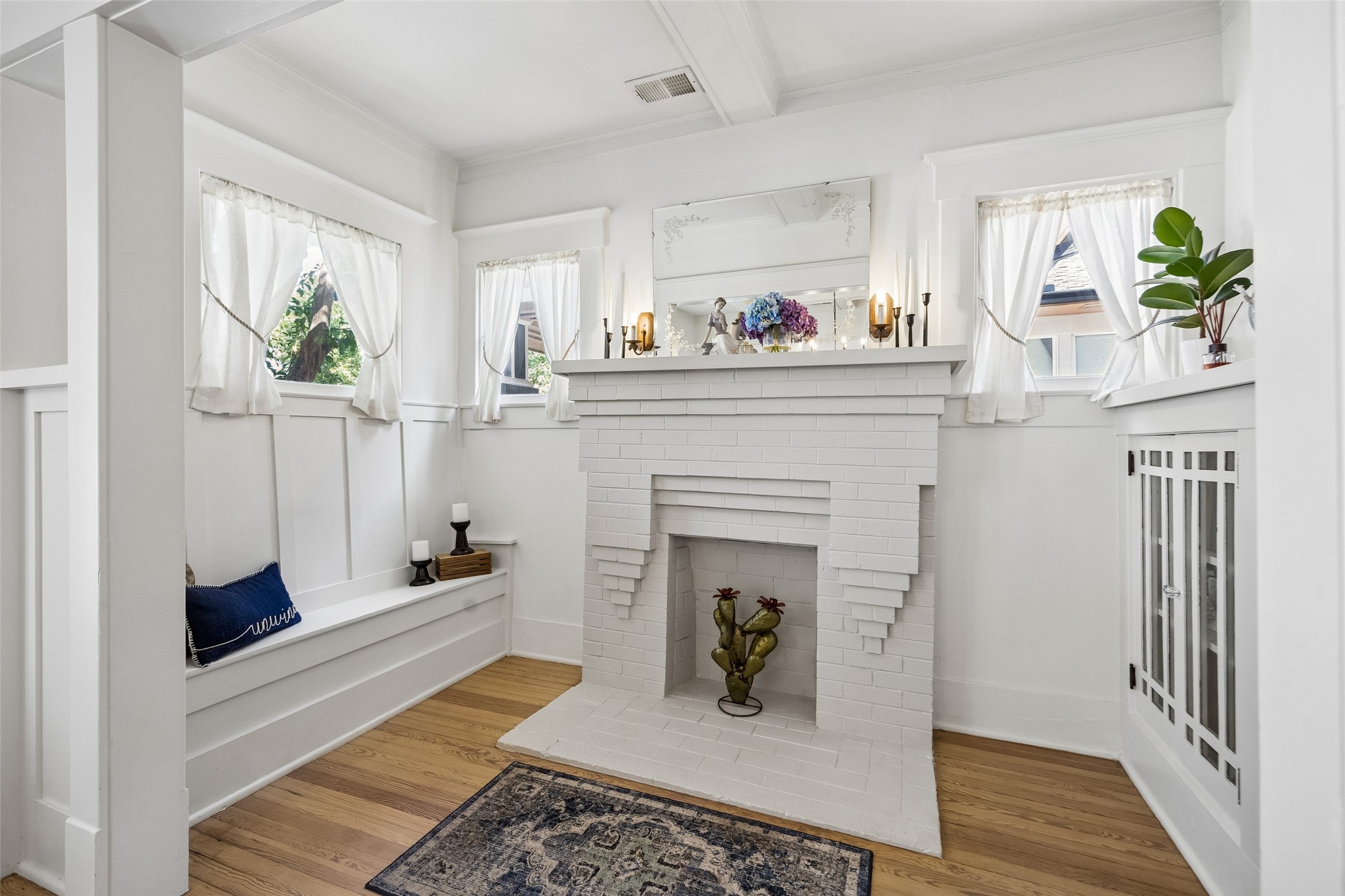 126 S Waverly Drive