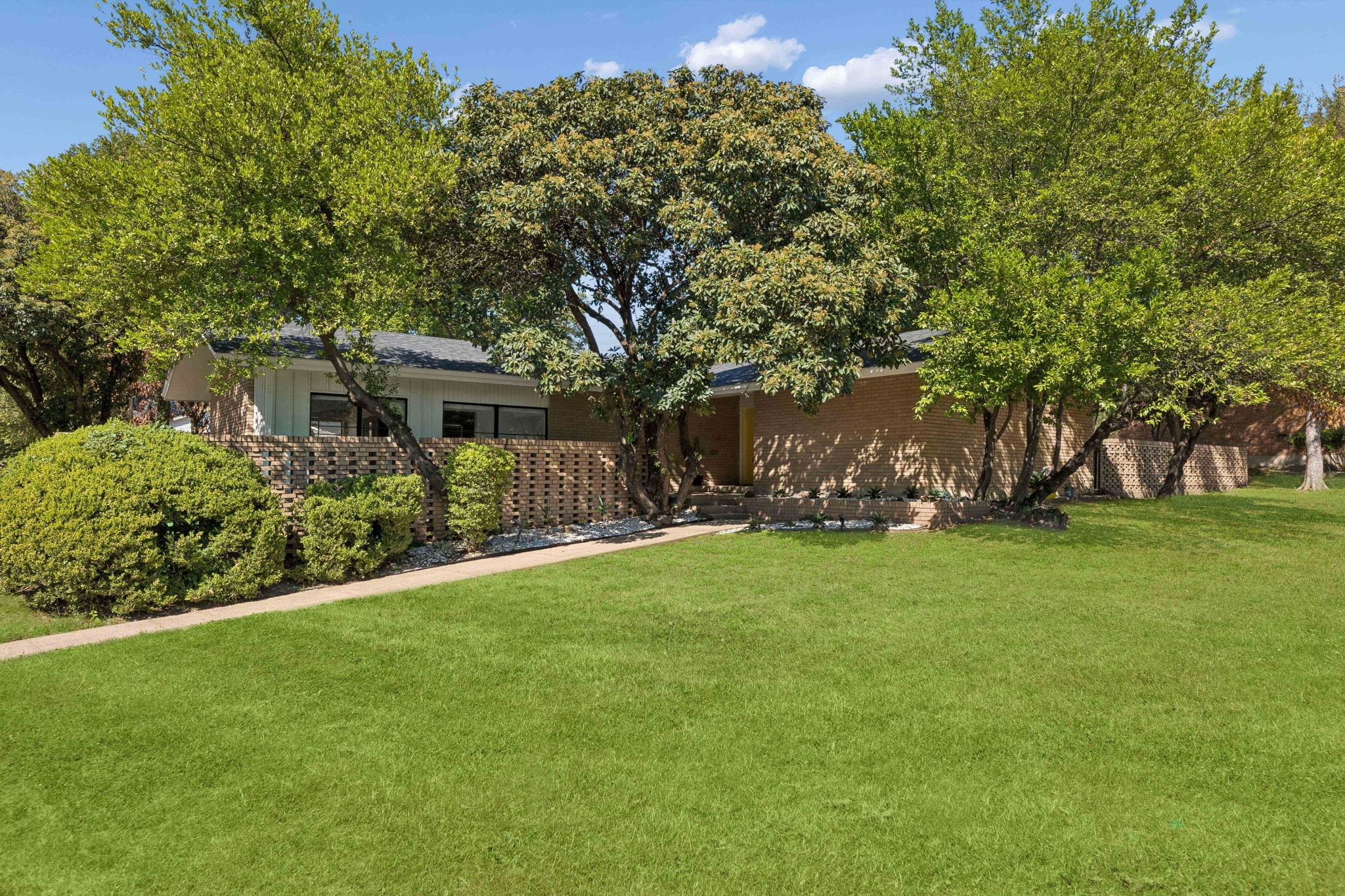 1747 W Red Bird Lane