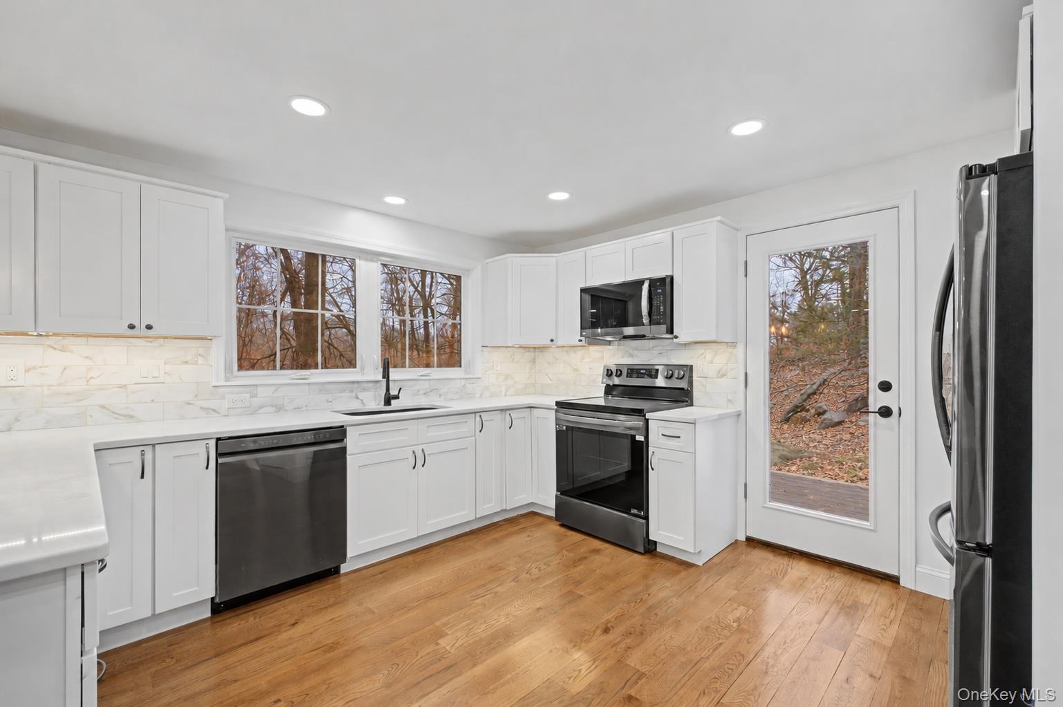 16 Cold Spring Road