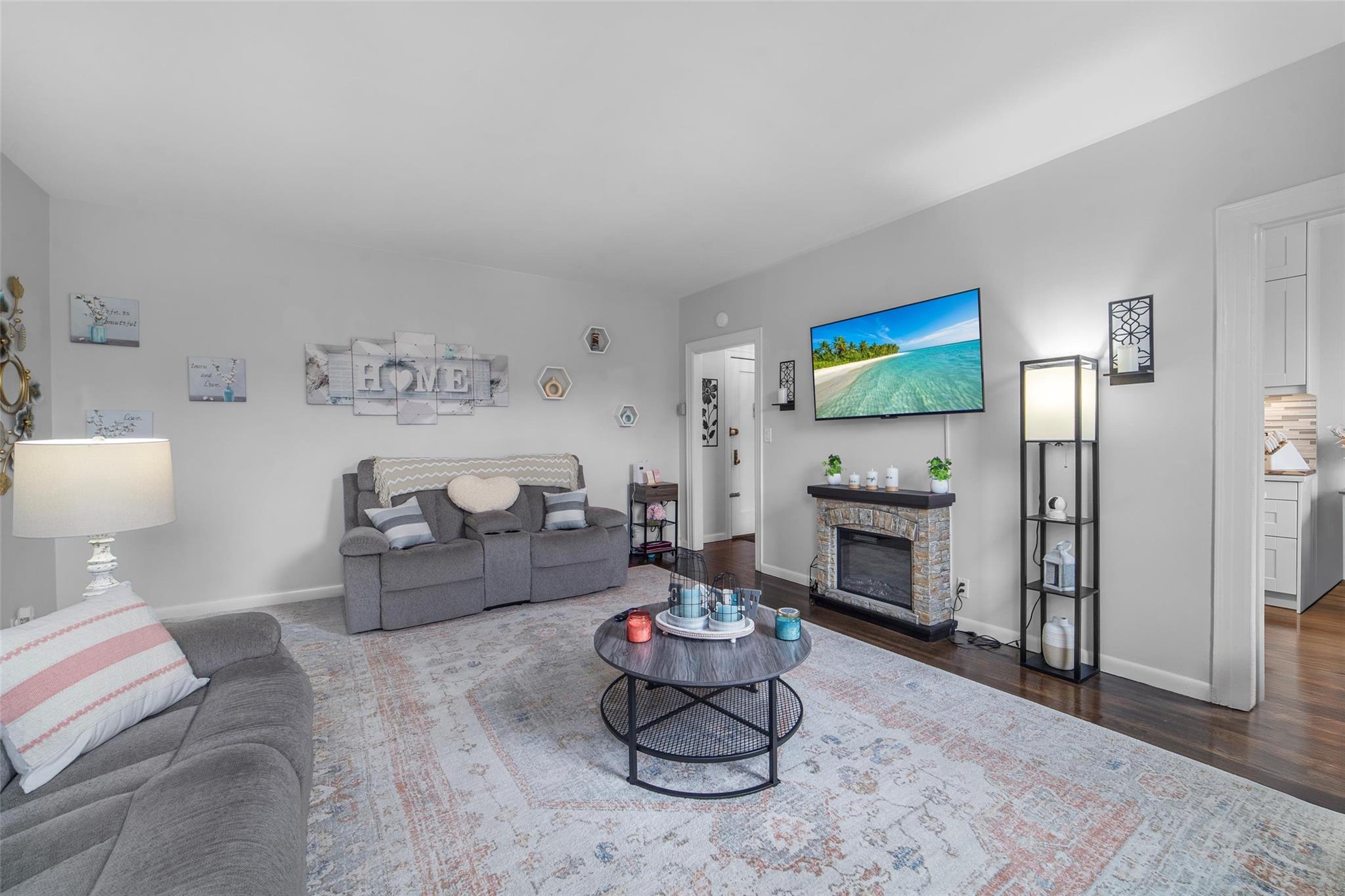 472 Gramatan Avenue Unit: DD3