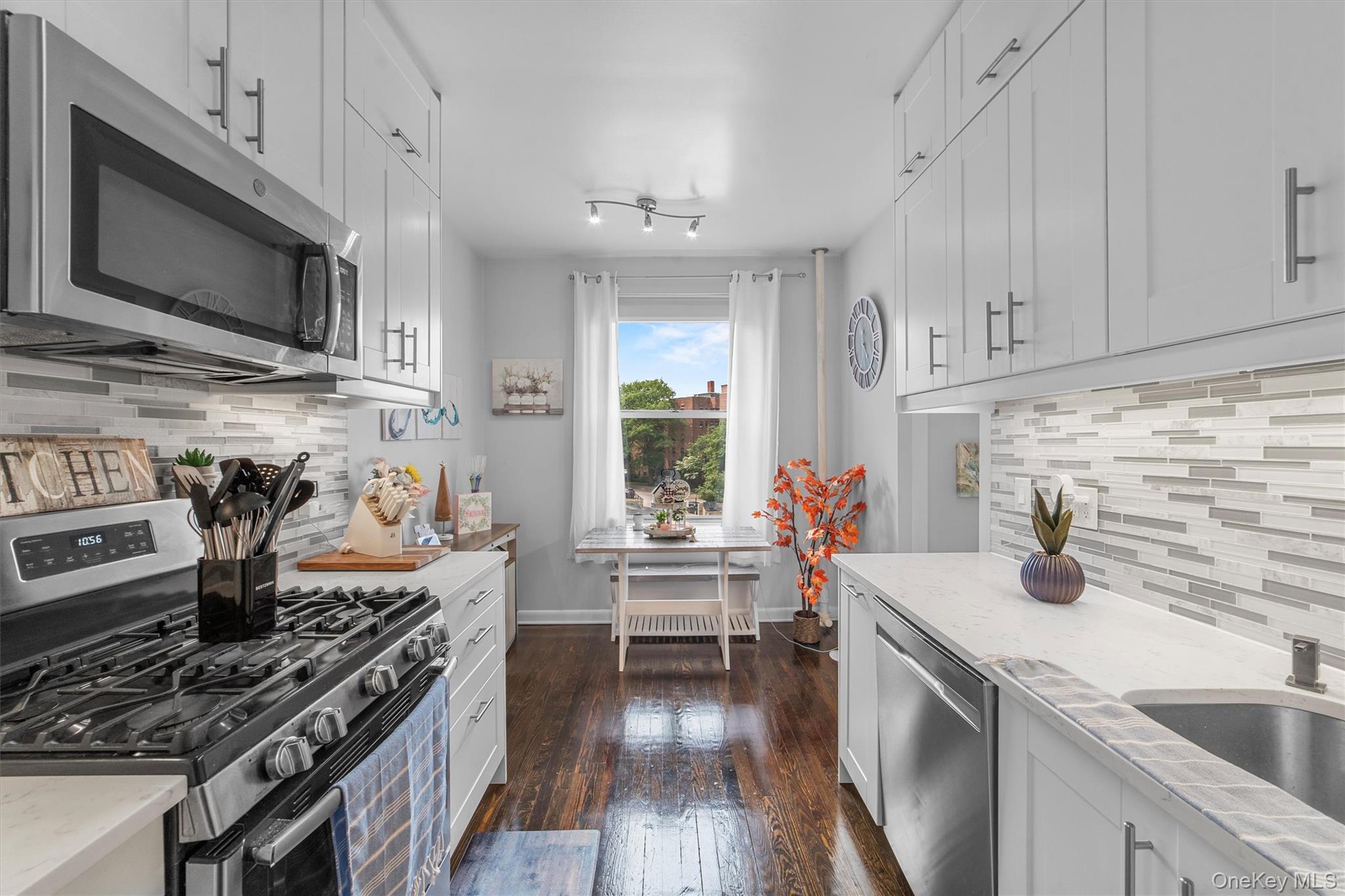 472 Gramatan Avenue Unit: DD3