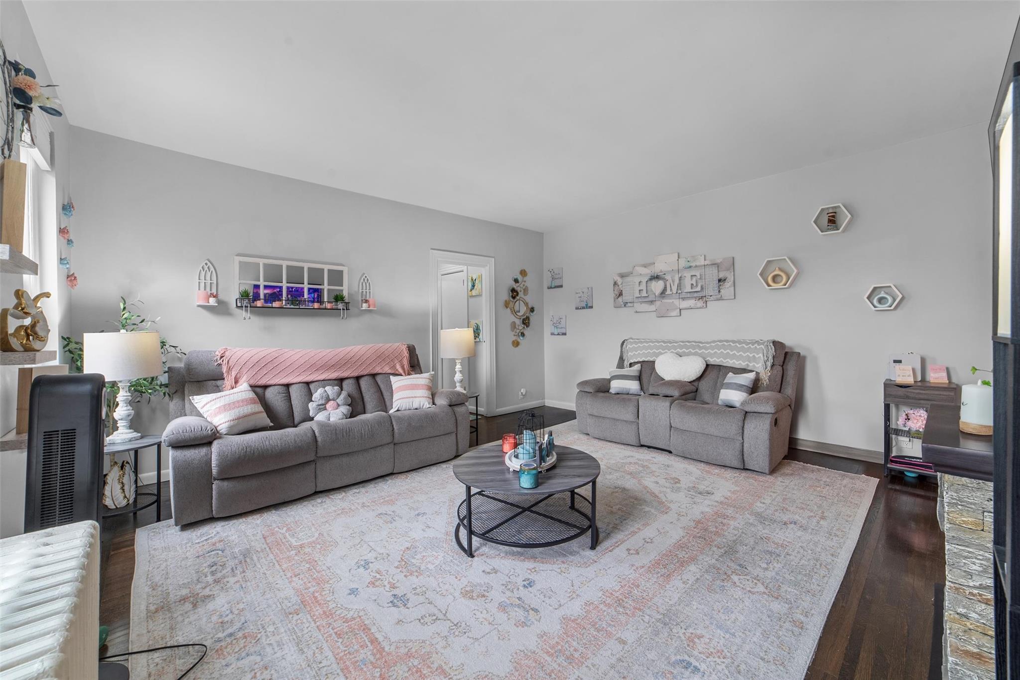 472 Gramatan Avenue Unit: DD3