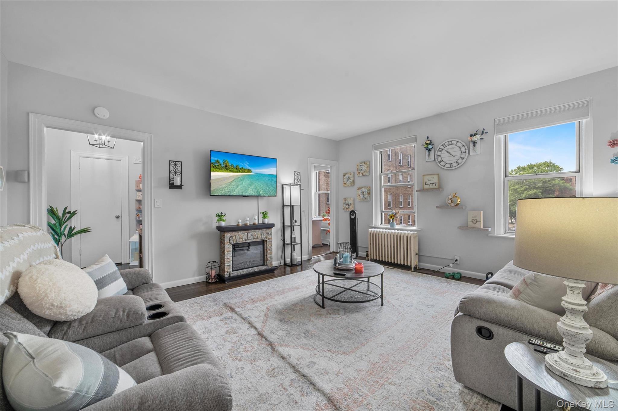 472 Gramatan Avenue Unit: DD3