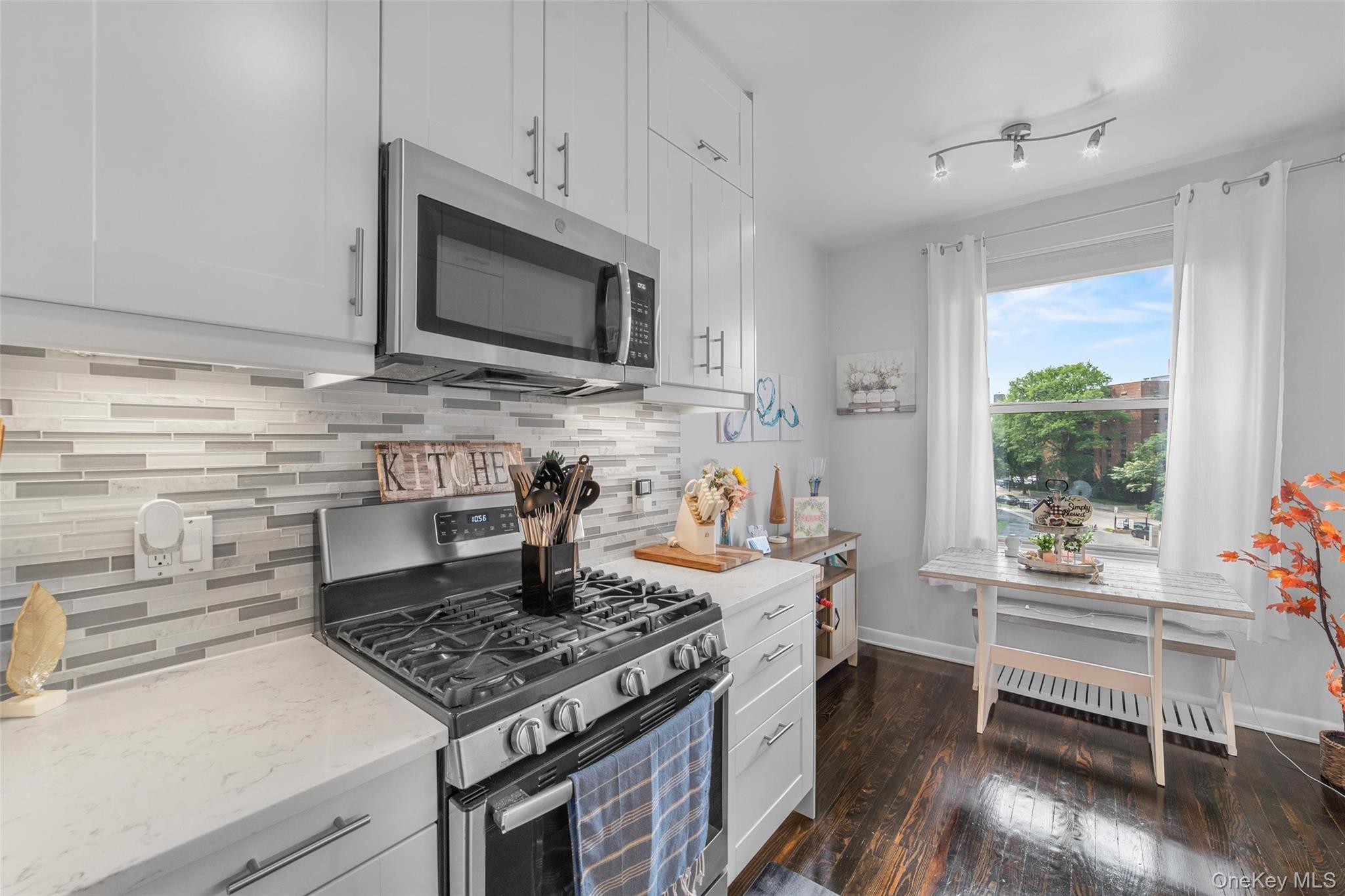 472 Gramatan Avenue Unit: DD3