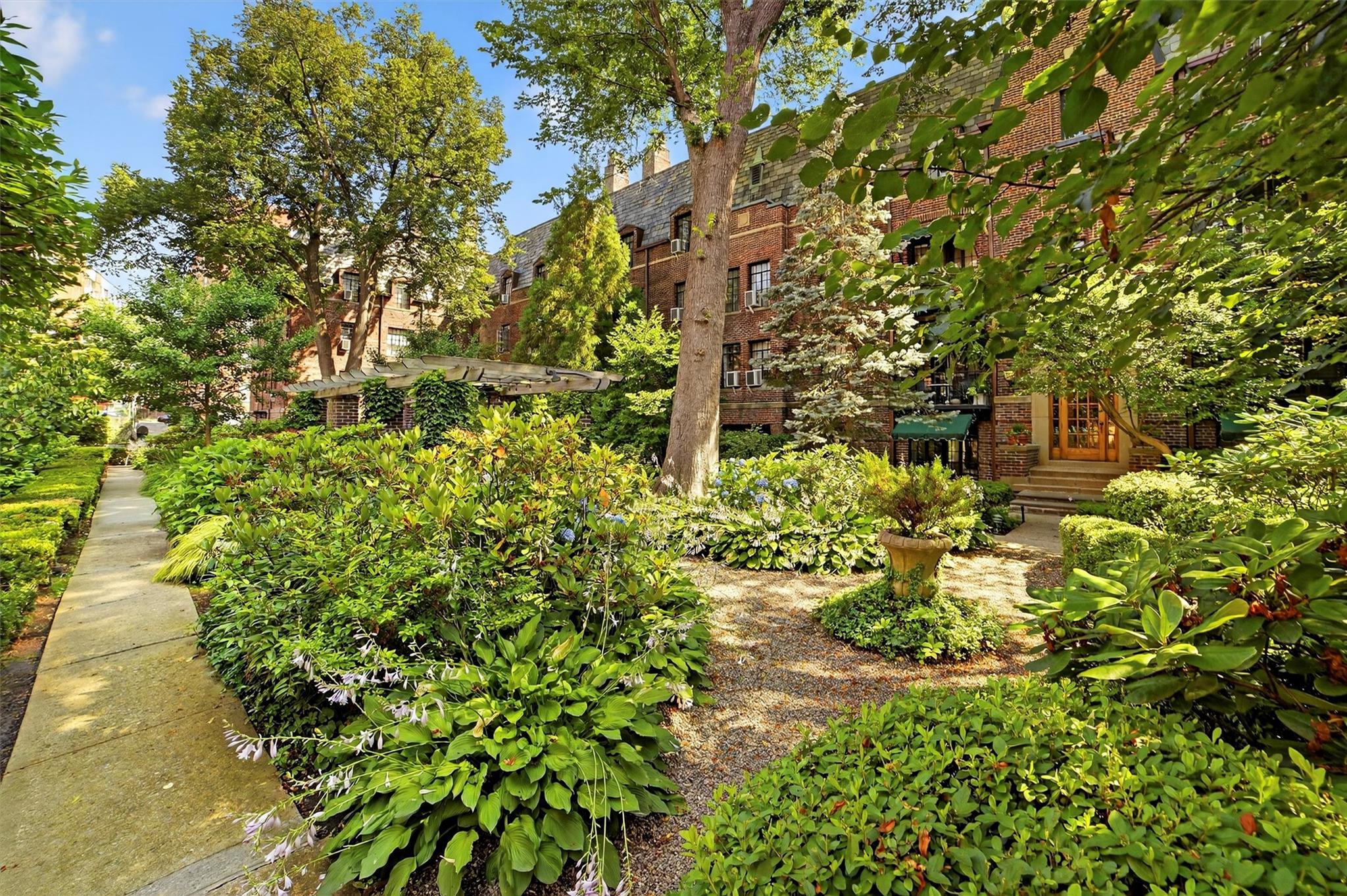 20 N Broadway Unit: O-373