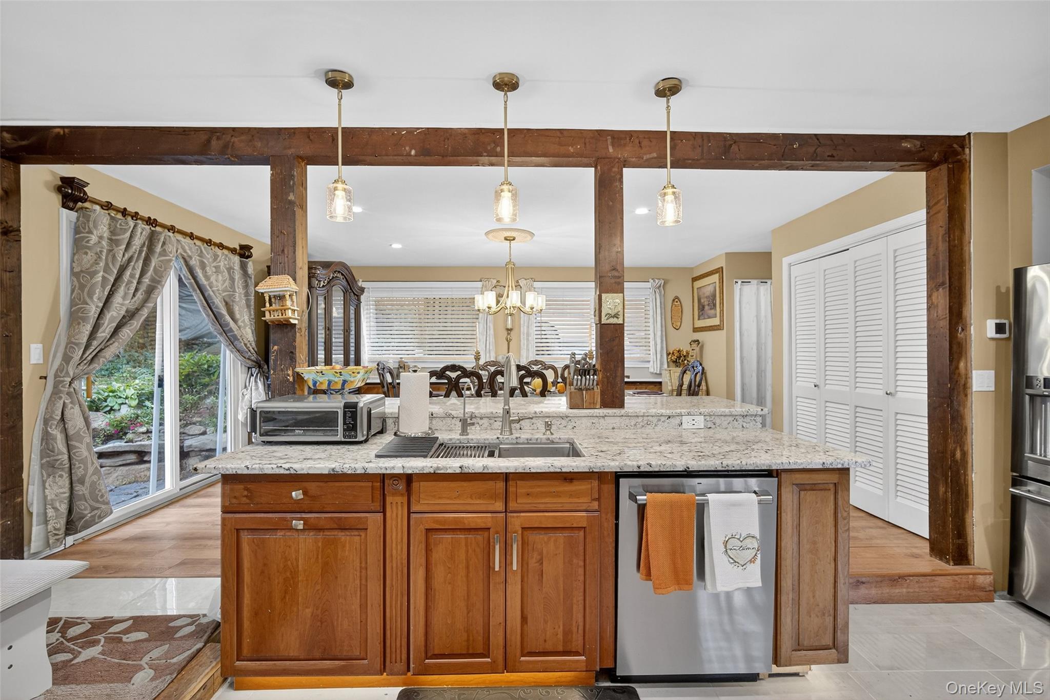 97 W Lakeshore Drive