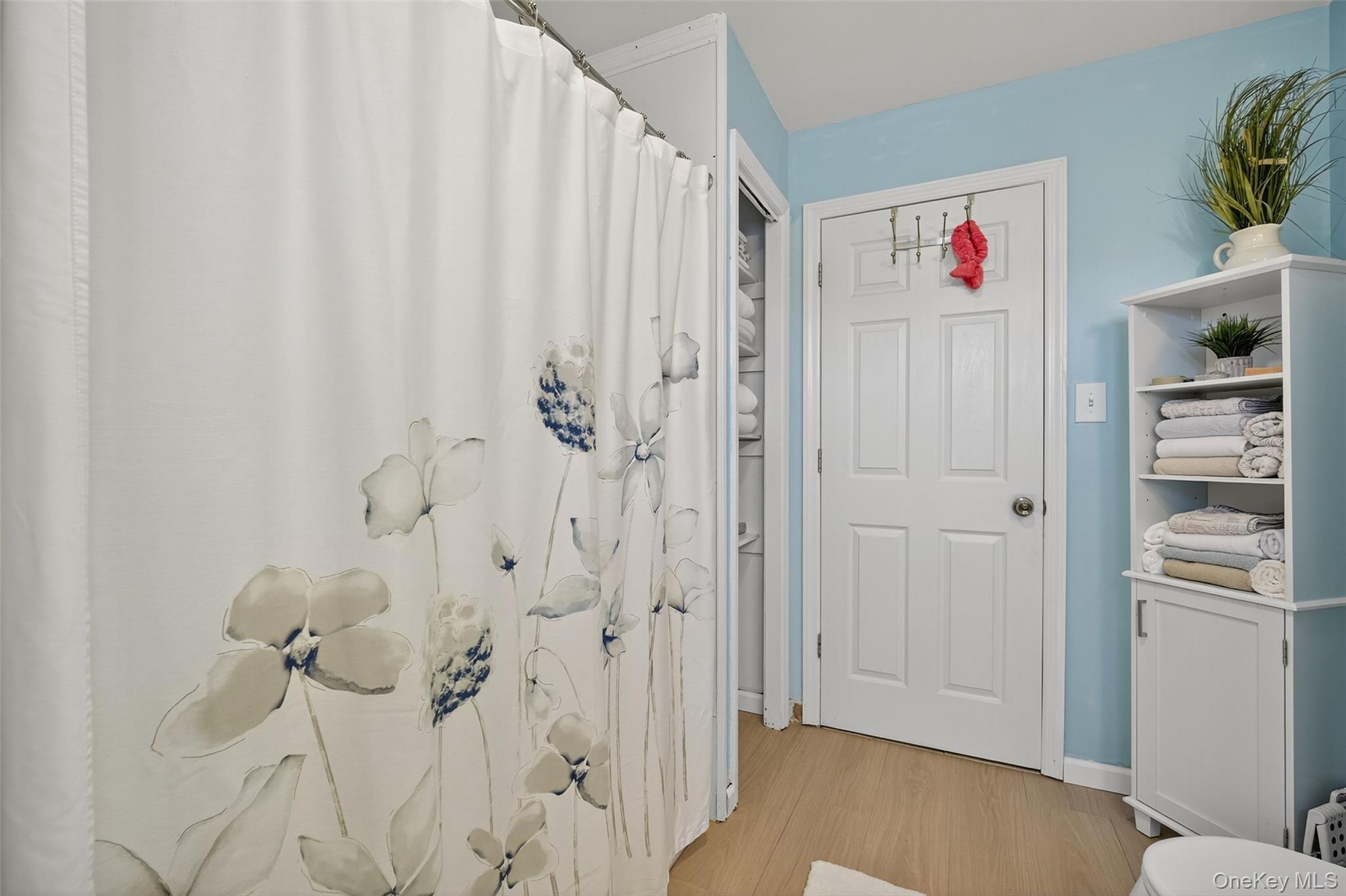 97 W Lakeshore Drive