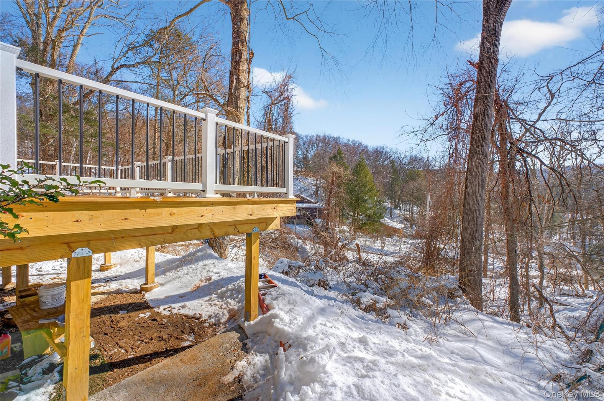 16 Cold Spring Road
