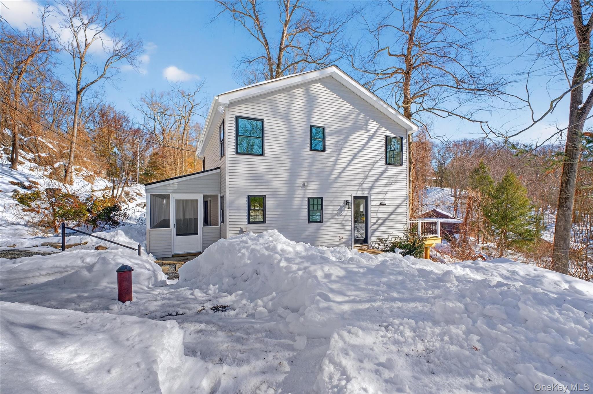 16 Cold Spring Road