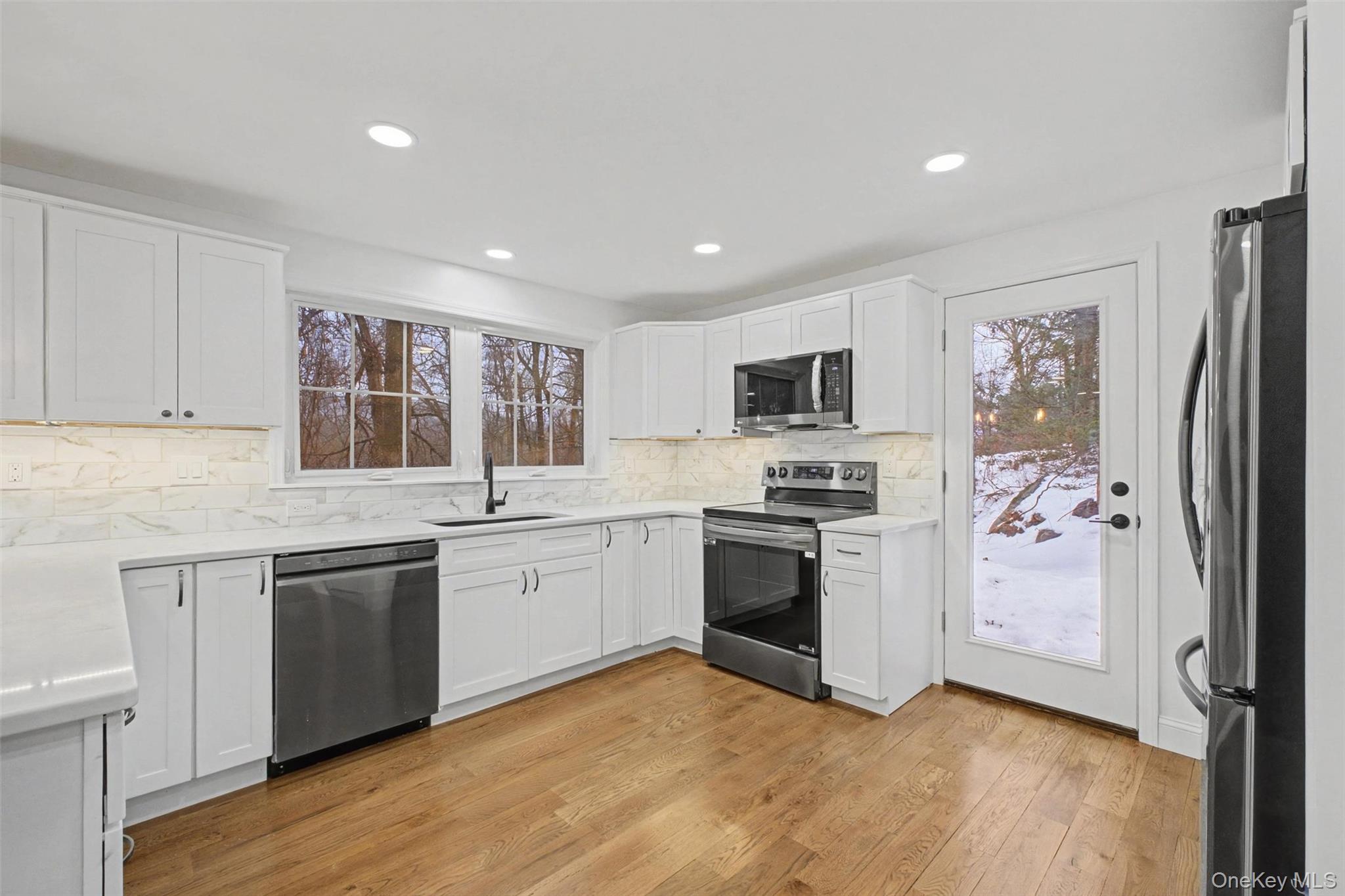 16 Cold Spring Road