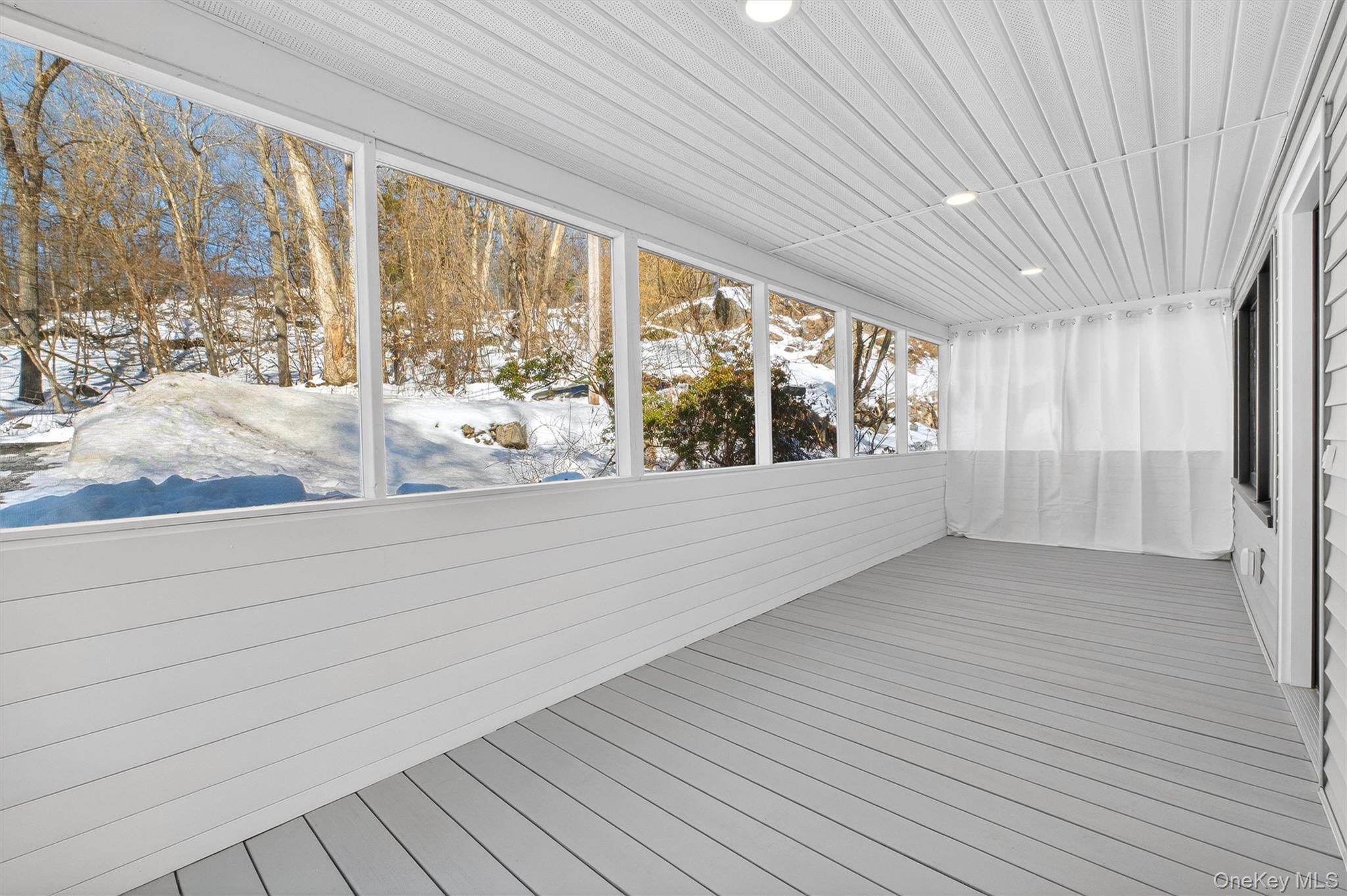 16 Cold Spring Road