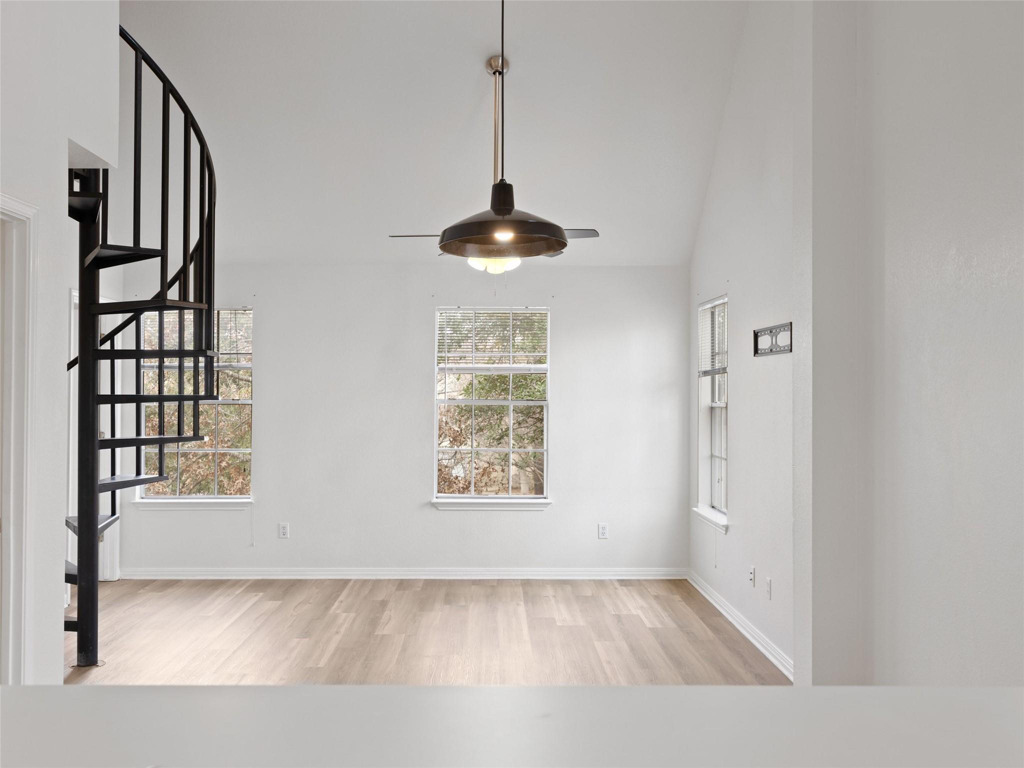 2908 Whisper Oaks LN