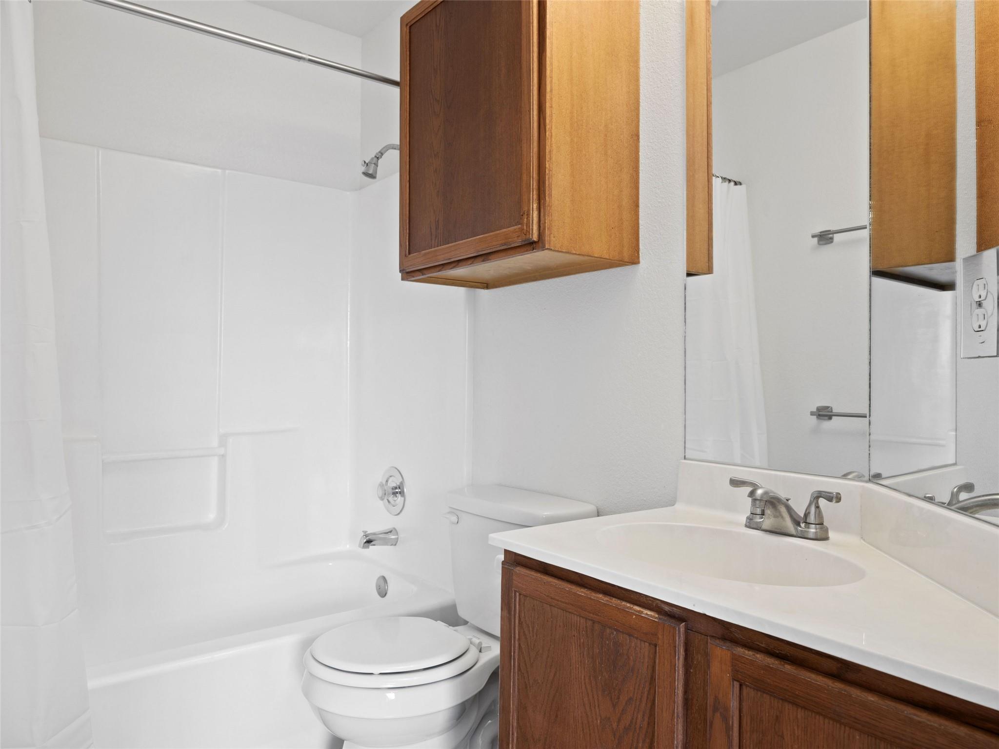 2908 Whisper Oaks LN