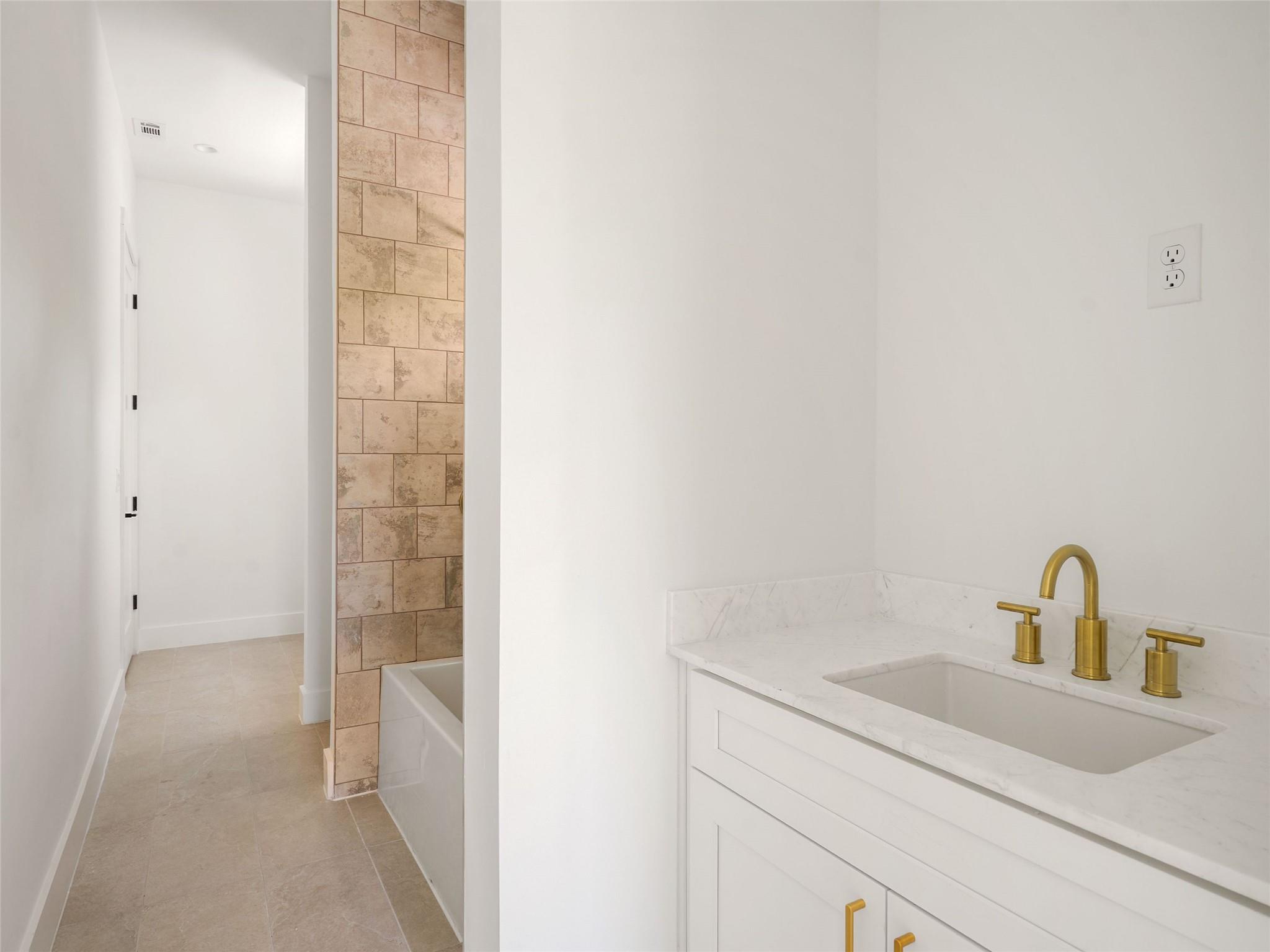 2609 Davis LN # 2, Austin Unit: 2