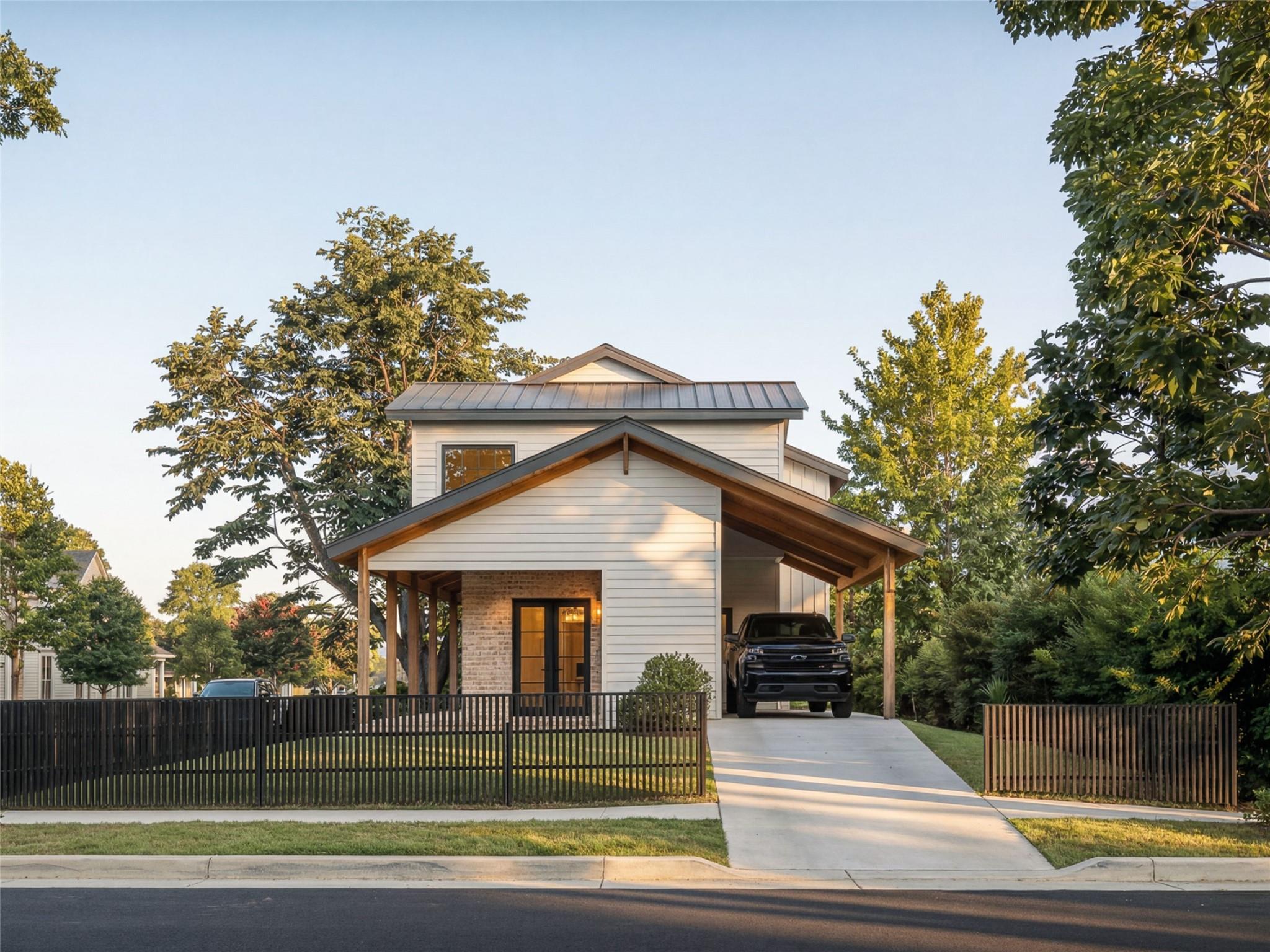 514 E Live Oak ST