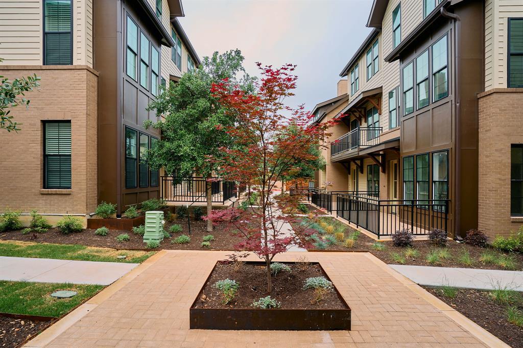 2209 Woodland Ave # 802