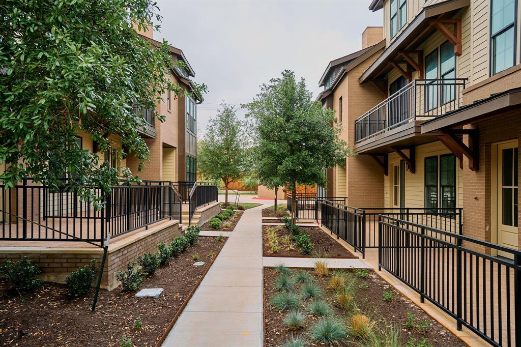 2209 Woodland Ave # 802