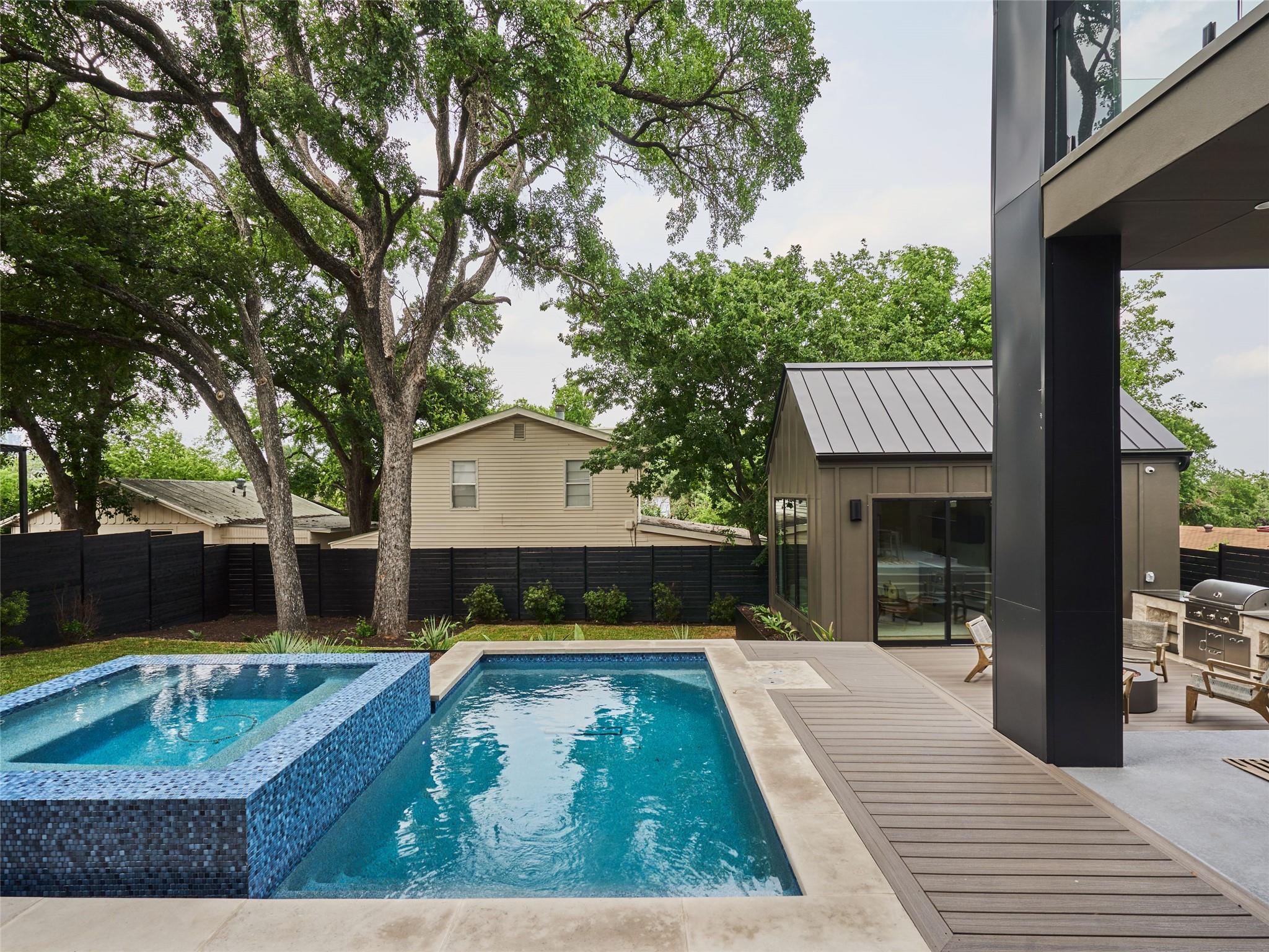 1602 Taylor Gaines ST