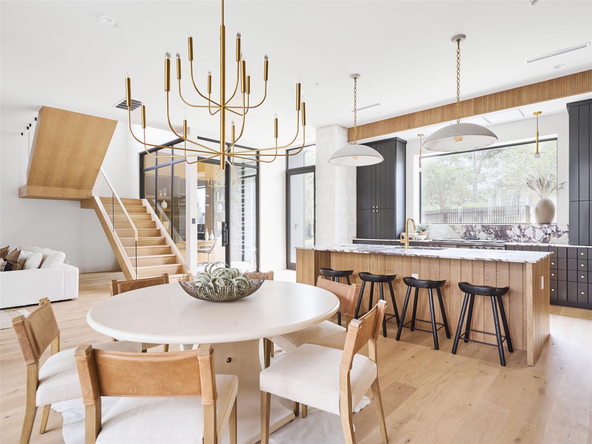 1602 Taylor Gaines ST