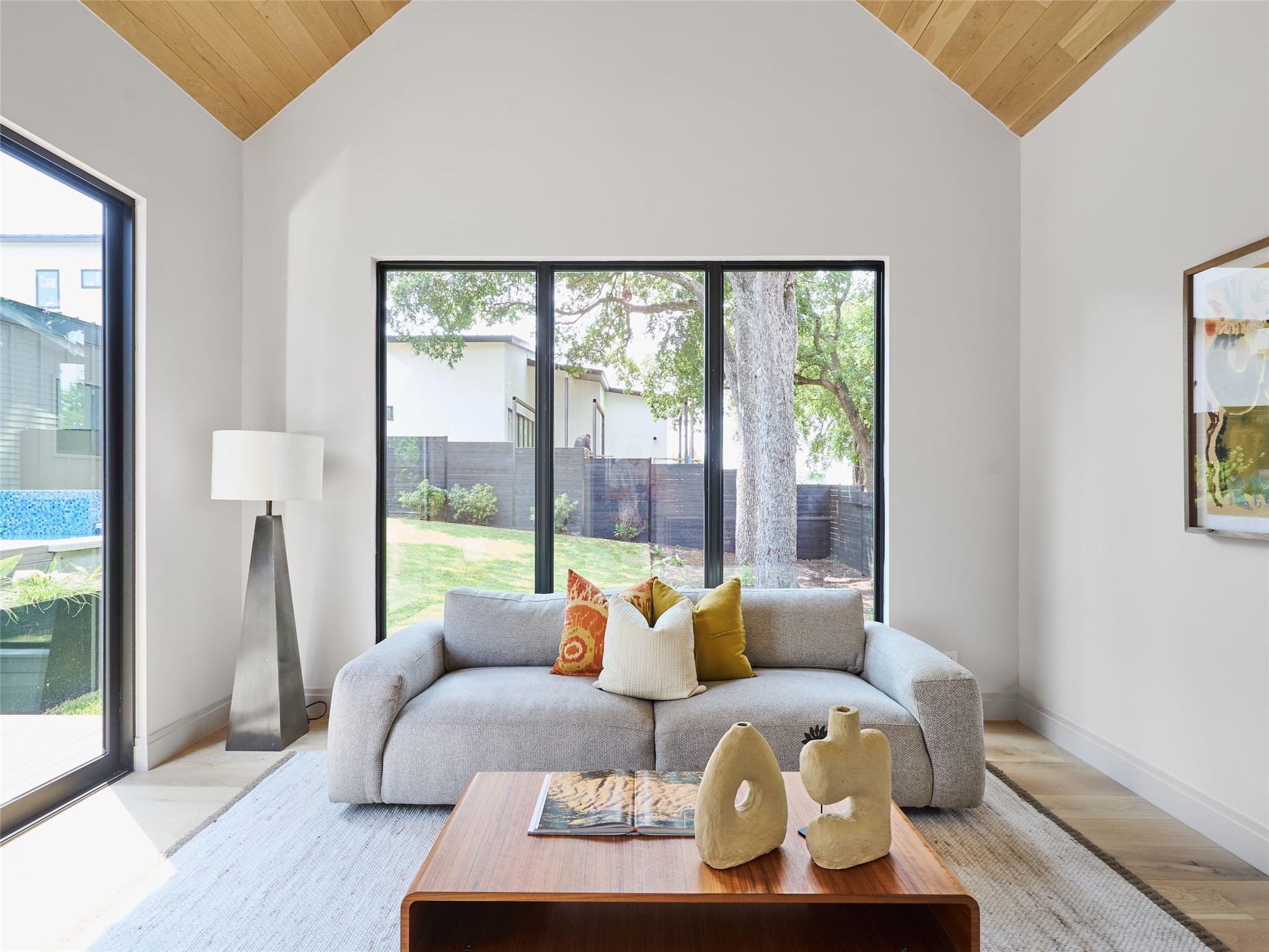 1602 Taylor Gaines ST