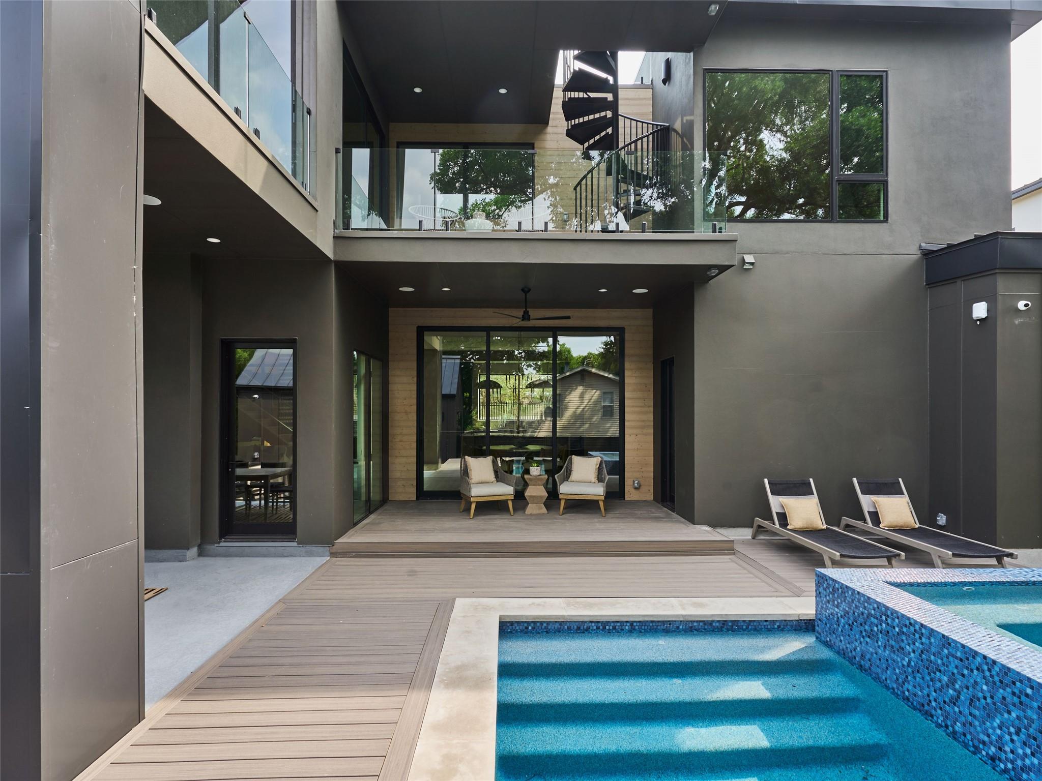 1602 Taylor Gaines ST