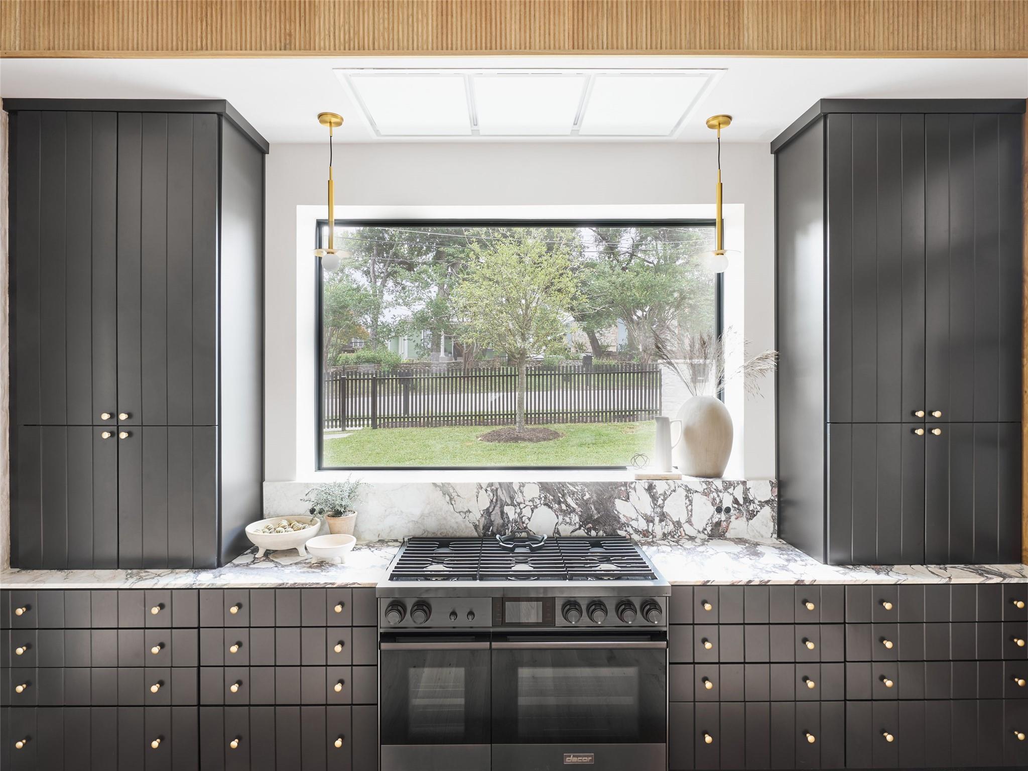 1602 Taylor Gaines ST