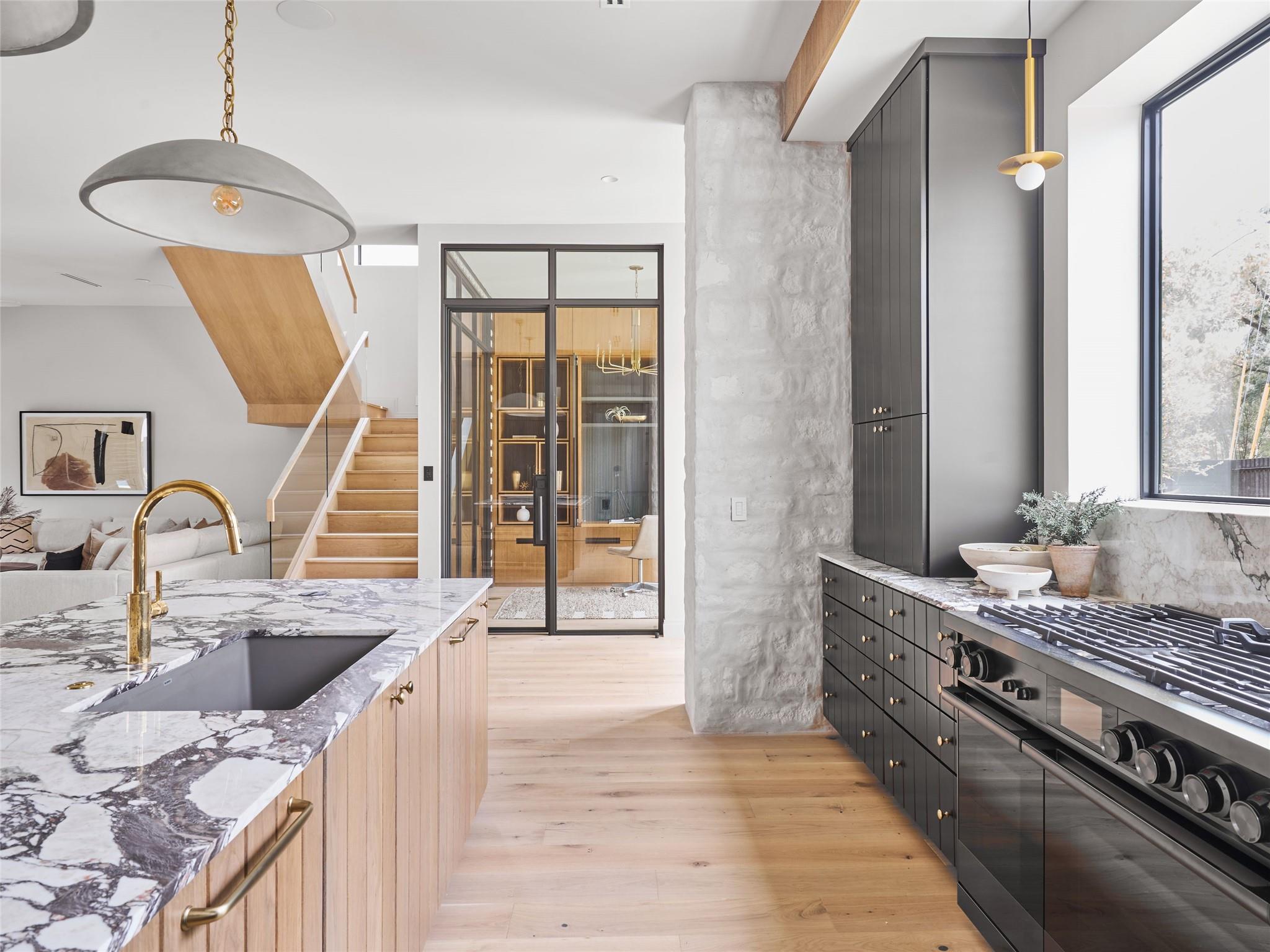 1602 Taylor Gaines ST