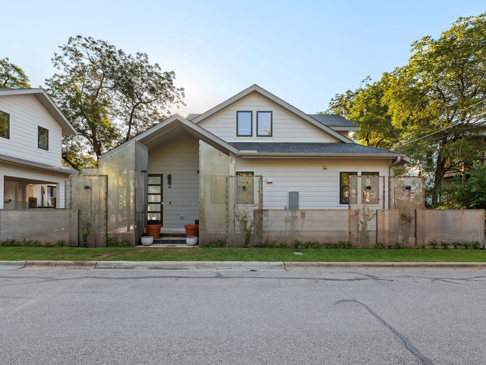 1401 E 3rd ST # 2