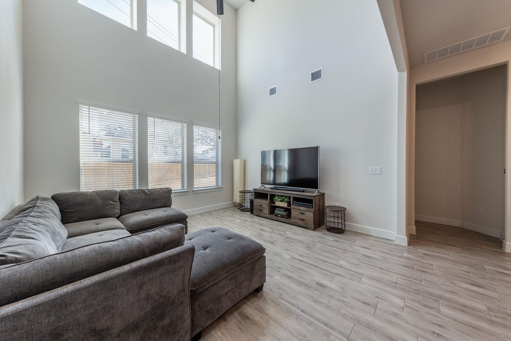 2812 Sebring CIR