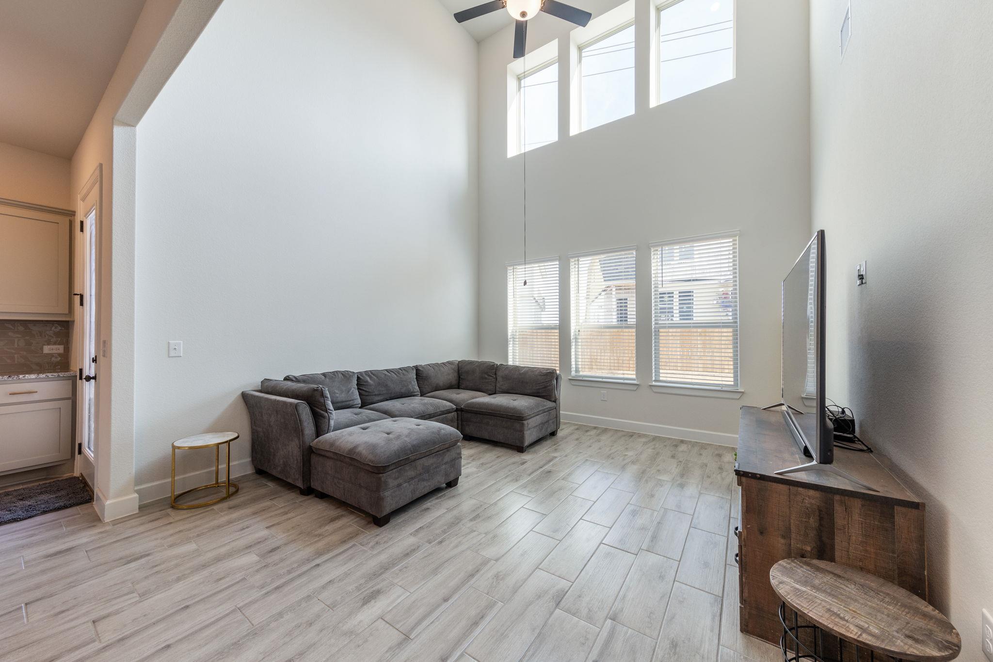 2812 Sebring CIR