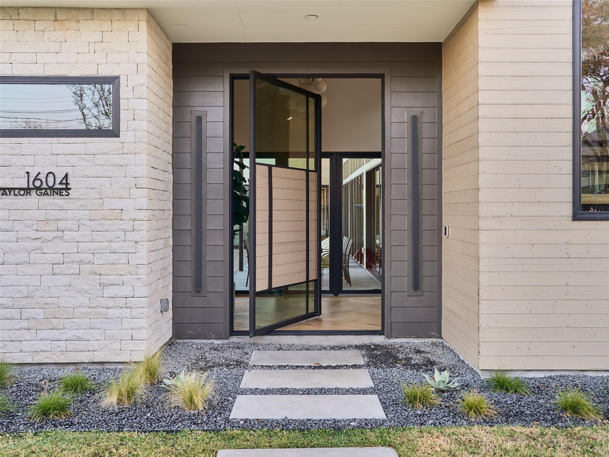 1604 Taylor Gaines ST