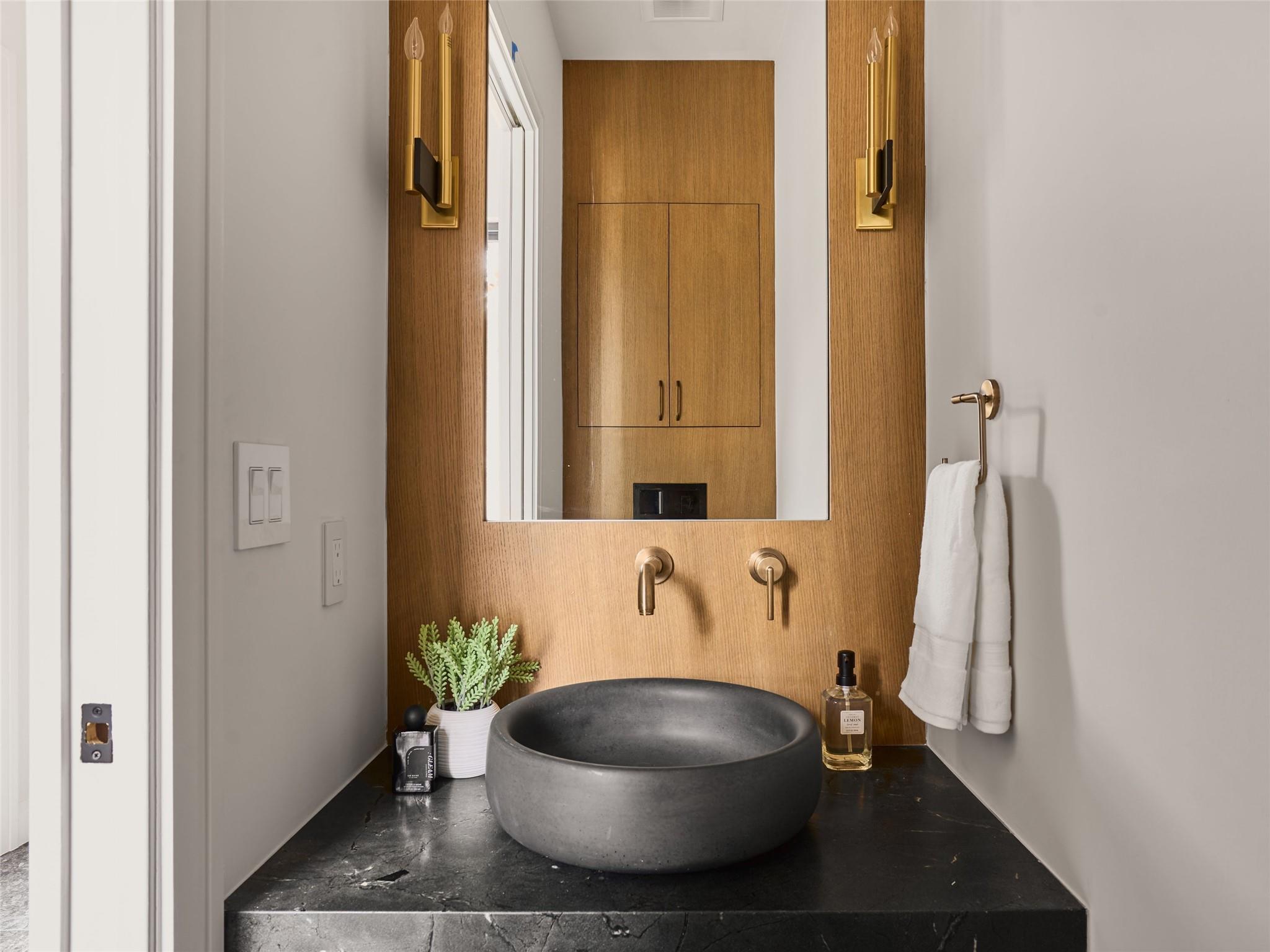 1604 Taylor Gaines ST