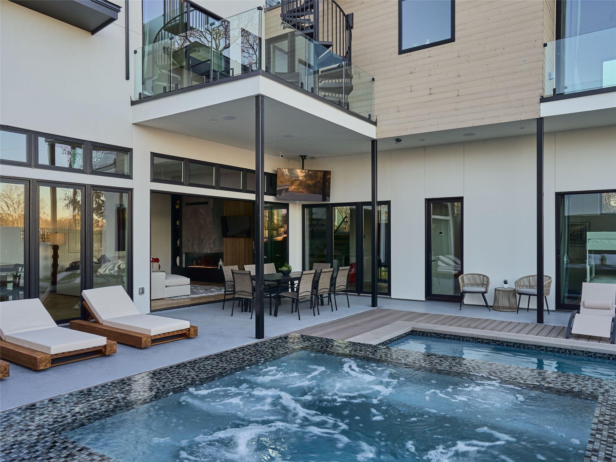 1604 Taylor Gaines ST